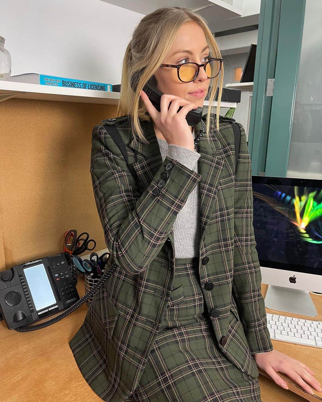 のインスタグラム：「Making power moves and helping other women do the same 👊🏻 #31DaysofGiving with @dressforsuccess continues all month long! For every purchase on our site in December, we will donate a garment to @dressforsuccess. #NMGivesBack」