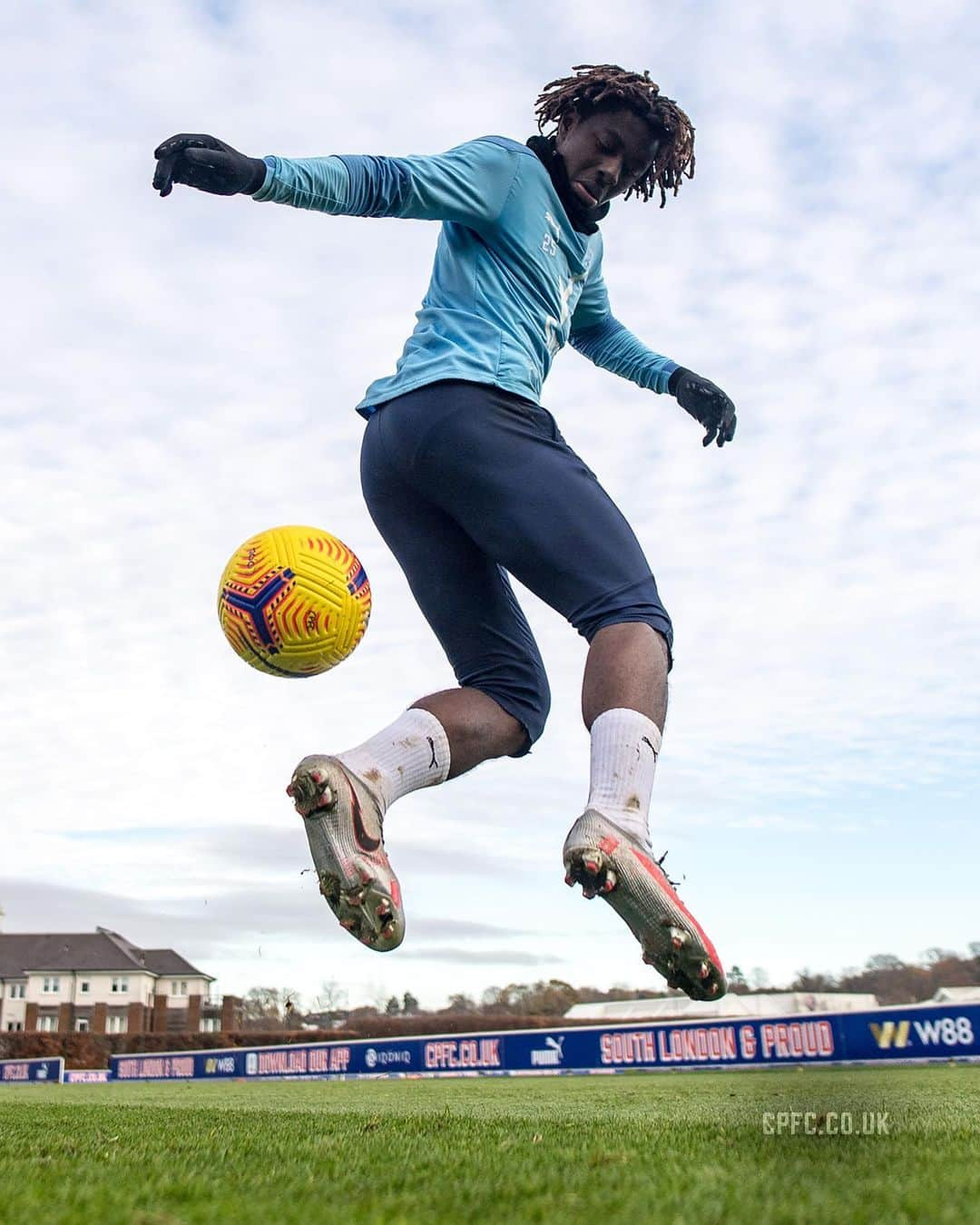 クリスタル・パレスFCさんのインスタグラム写真 - (クリスタル・パレスFCInstagram)「It’s all about the 𝒂𝒏𝒈𝒍𝒆𝒔  #CPFC #PremierLeague #PL」12月10日 7時16分 - cpfc