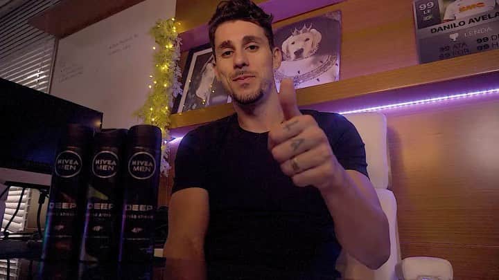 ダニーロ・フェルナンド・アベラールのインスタグラム：「Fala, galera! @niveamenbrasil através da linha Premium DEEP me desafiou a lembrar de um momento da minha carreira onde eu fui além. Antes de assistir ao vídeo comenta aí qual momento vocês acham que eu escolhi!  Quero ver quem vai acertar! 😎😂 #VáAlém #NIVEAMANDEEP #publi」