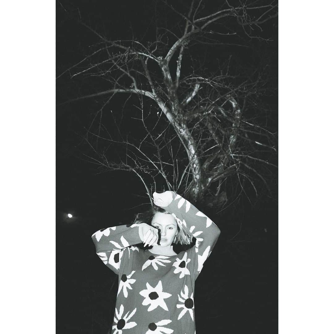アレクサンドラ・スタンさんのインスタグラム写真 - (アレクサンドラ・スタンInstagram)「Blinded by the lights 🌈」12月10日 5時44分 - alexandrastan