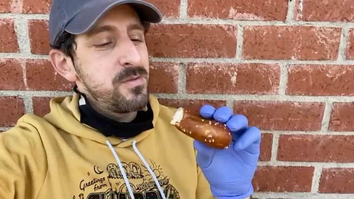 アダム・シャピロのインスタグラム：「@shappypretzel is back. Pretzel on.」