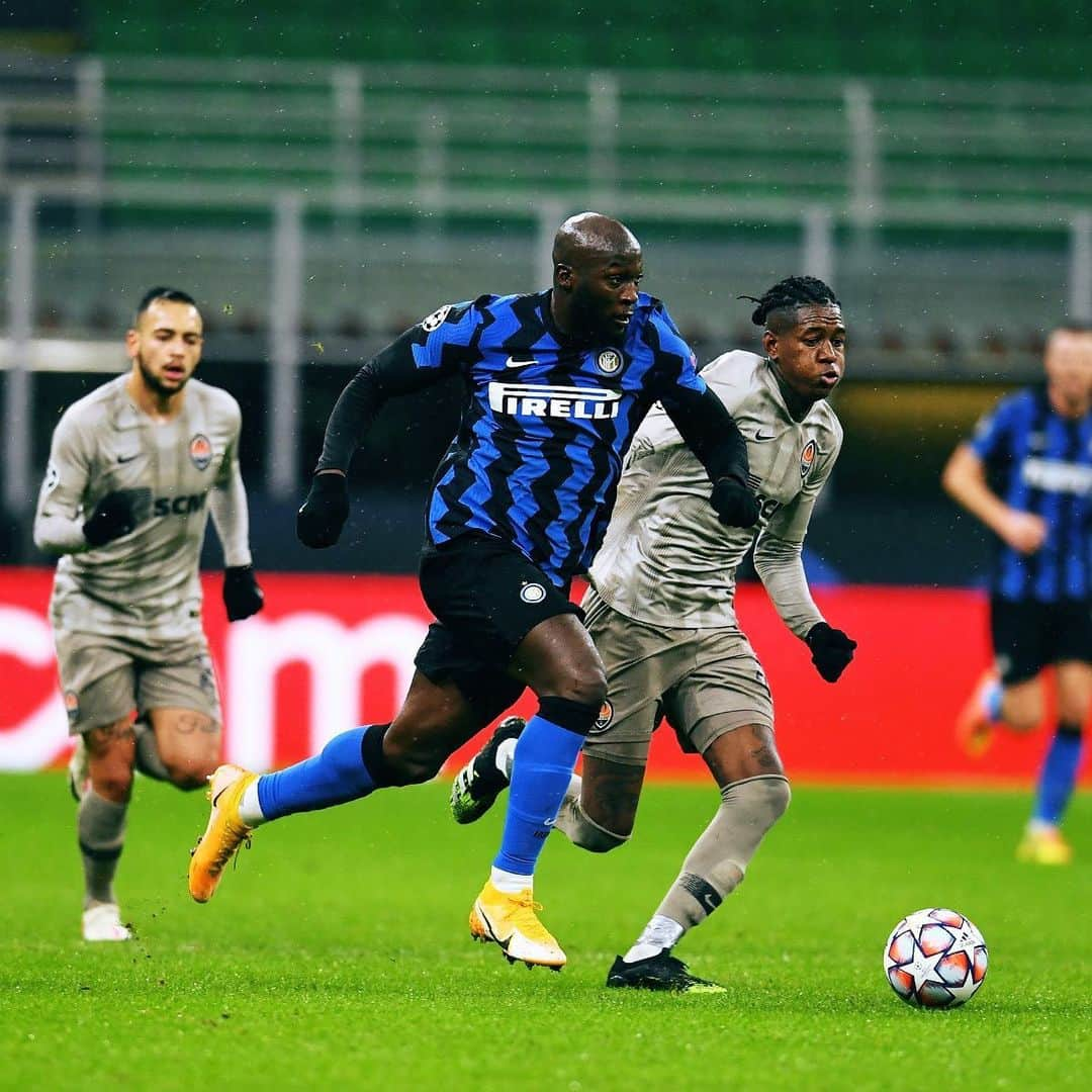 インテルナツィオナーレ・ミラノさんのインスタグラム写真 - (インテルナツィオナーレ・ミラノInstagram)「HALF TIME #InterShakhtar 0-0 #Inter #ForzaInter #UCL #ChampionsLeague #Football」12月10日 5時48分 - inter