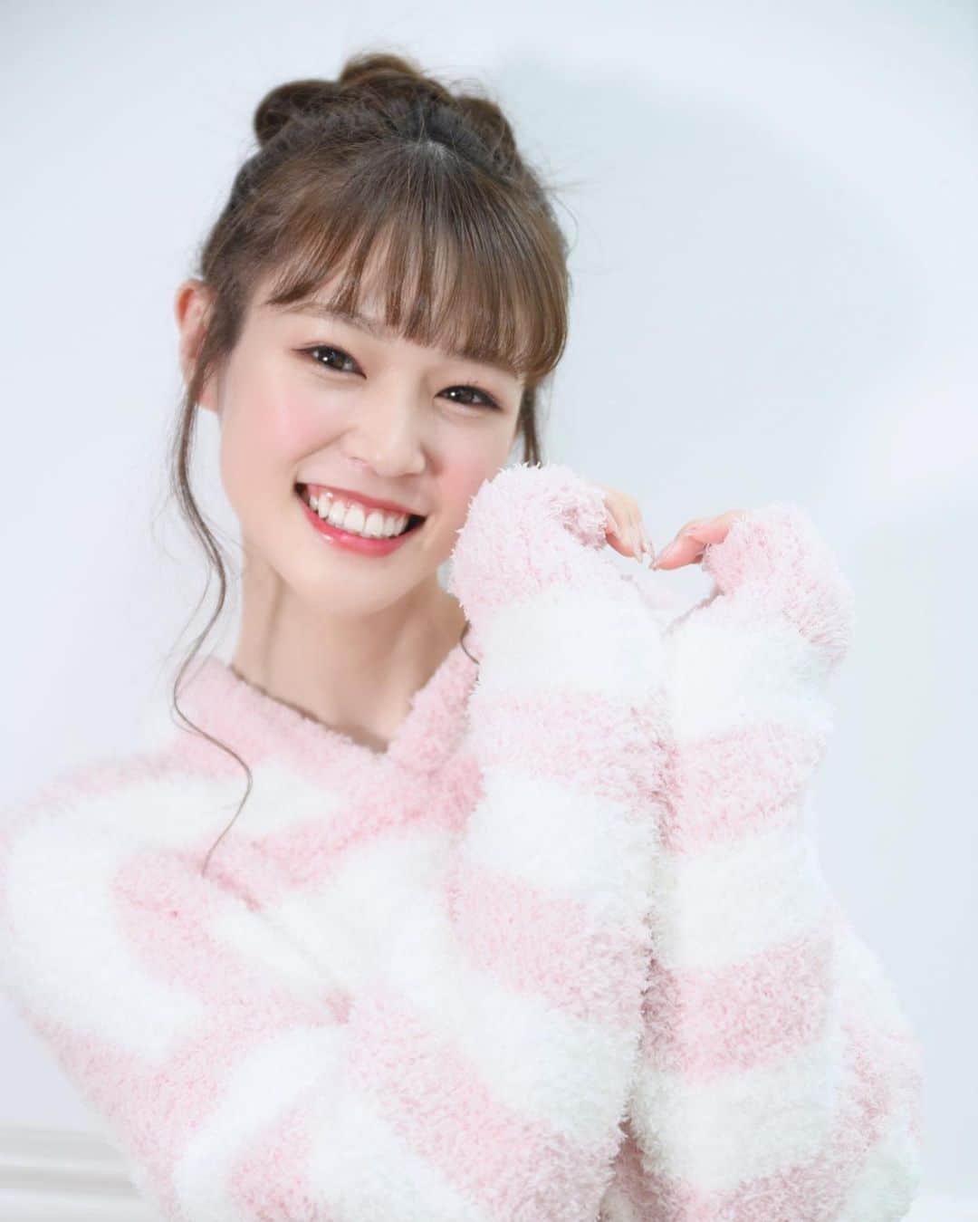 橘香恋のインスタグラム：「おはようございます❤︎﻿ ﻿ 前回の投稿に﻿ イイネとコメントありがとうございます☺﻿ ﻿ ﻿毛布から出れない季節ですね🥰 ﻿ ﻿夜型なので朝得意な方が羨ましいです‼︎ ﻿ ﻿」