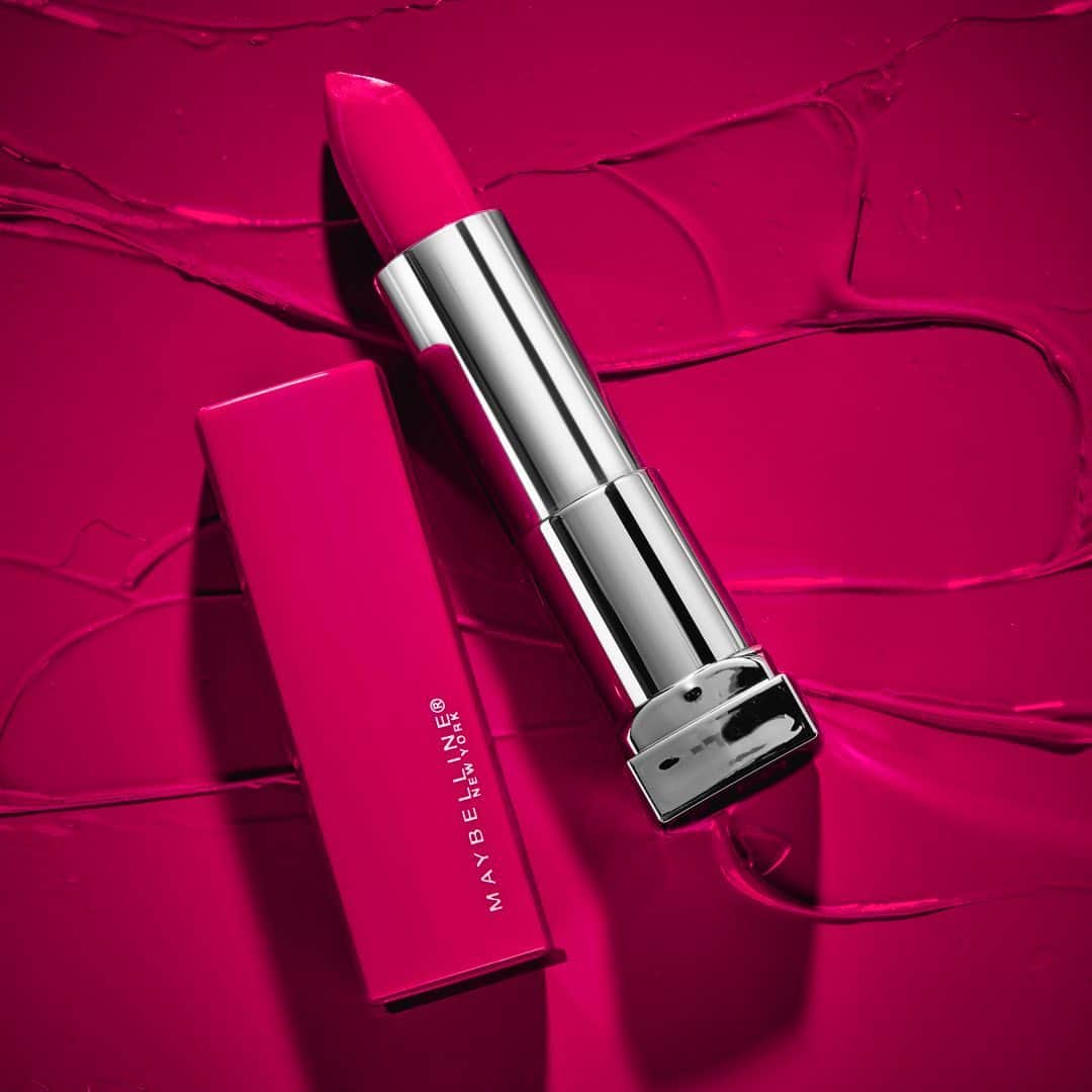 Maybelline New Yorkさんのインスタグラム写真 - (Maybelline New YorkInstagram)「Feeling bold? 💋 This #madeforall lip in ‘fuchsia for me’ will complete your holiday looks! It’s a satin finish, super pigmented and works on all skin tones. What’s your go-to lip color for a bold look?」12月10日 6時17分 - maybelline