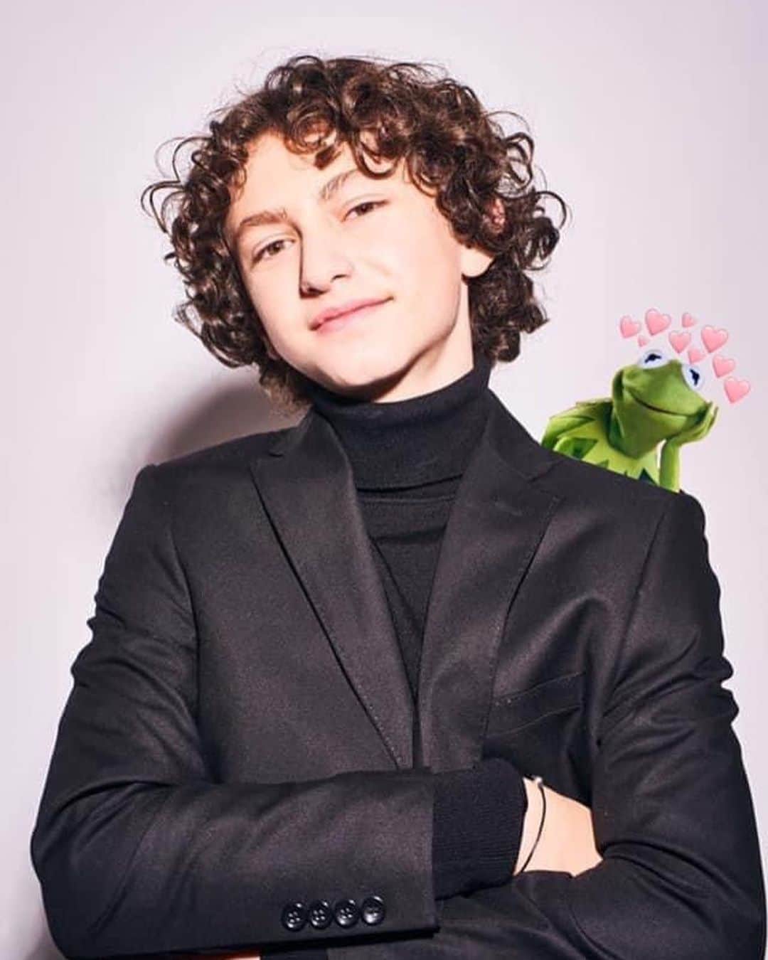 オーガスト・マトゥーロのインスタグラム：「Take your pick: Froggy on Auggie 🐸 or Doggies on Auggie? 🐕 (swipe to see doggies) #myelf」