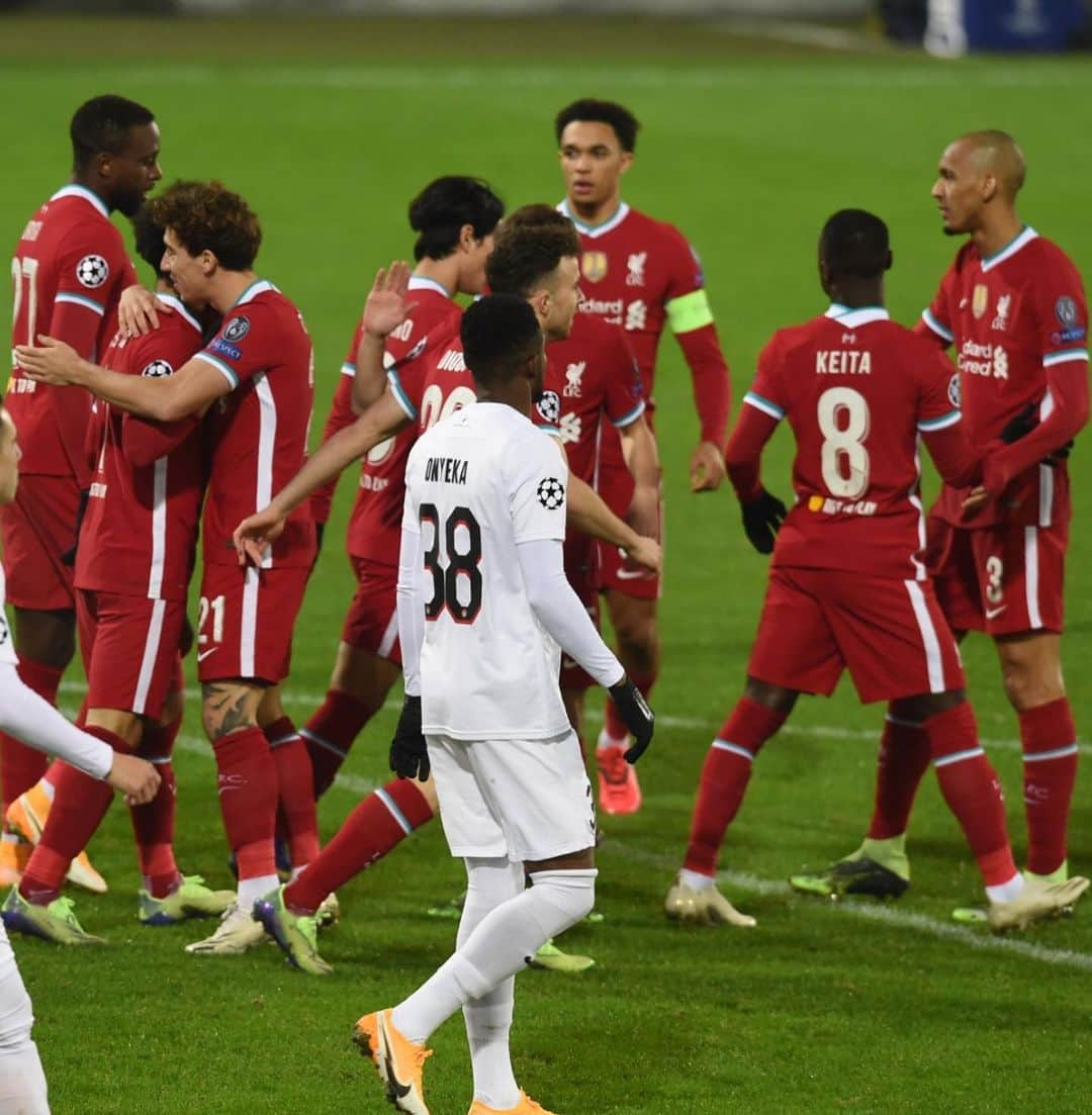 ジョルジニオ・ワイナルドゥムさんのインスタグラム写真 - (ジョルジニオ・ワイナルドゥムInstagram)「Some great achievements tonight 😁   ✅ Group stage ✅ @mosalah our all-time leading scorer in the @championsleague 🙌🏾 👑 ✅ @billykoumetio debut as the youngest to play for the Reds in the #championsleague 👏🏾 ✅ #championsleague debut @leighton.clarkson 👏🏾  Next up, last 16! #UCL ✊🏾🔴」12月10日 6時35分 - gwijnaldum