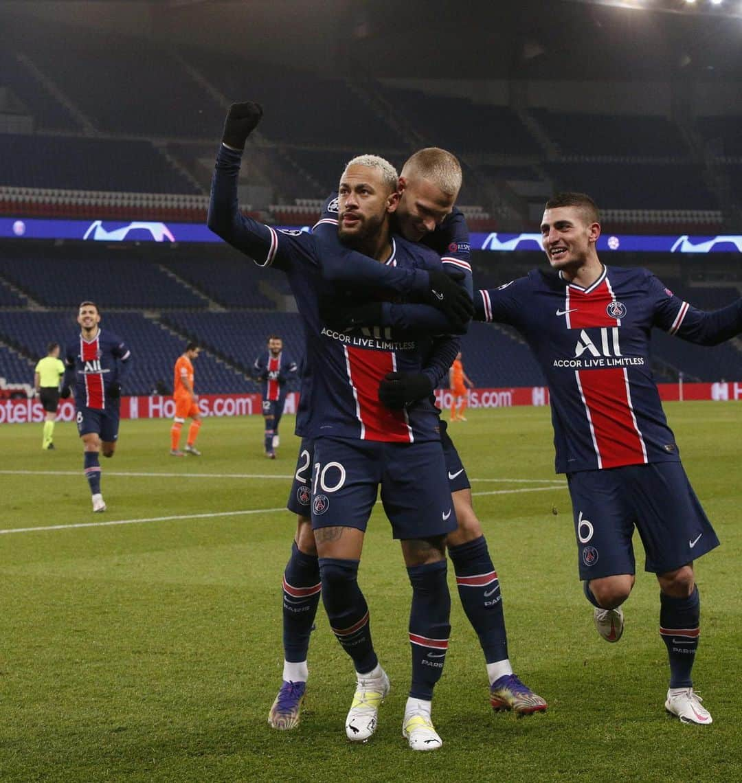 マルコ・ヴェッラッティさんのインスタグラム写真 - (マルコ・ヴェッラッティInstagram)「Next round ☑️ @psg」12月10日 7時01分 - marco_verratti92