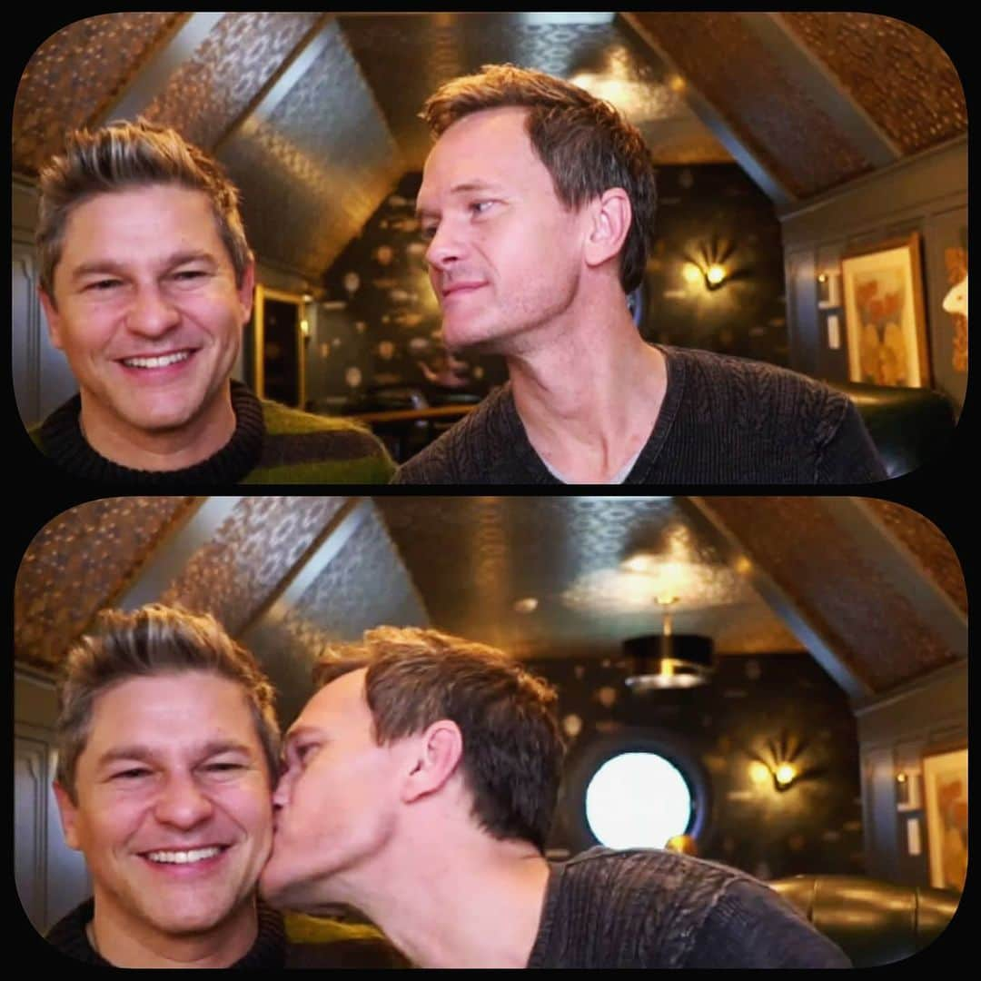 ニール・パトリック・ハリスのインスタグラム：「🥰😘 #neilpatrickharris #davidburtka #nph #db #tagsforlikes #actors #lovethem #handsome #chef #interview #kiss #myedits #couple #husbands @nph @dbelicious 💚💙💚💙」