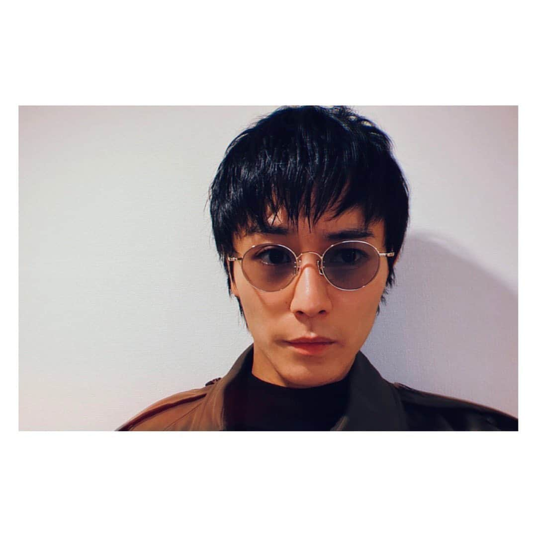 猪野広樹さんのインスタグラム写真 - (猪野広樹Instagram)「New eyewear   舞台「GHOST WRITER 」 各プレイガイド先行の受付本日までです…！！  どうぞ夢の続きを観に来て欲しい」12月9日 22時17分 - hiroki_ino