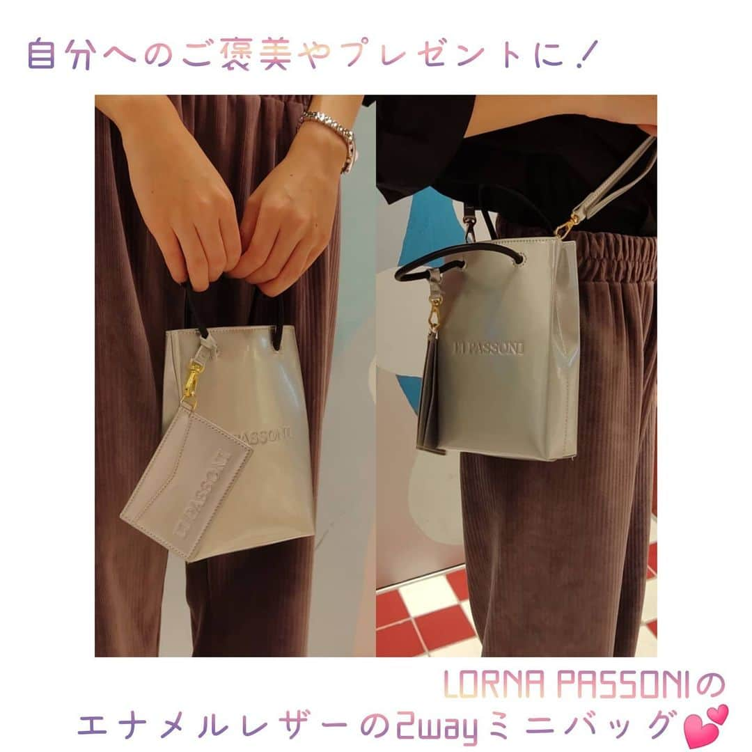 caseplayのインスタグラム：「LORNA PASSONI(ロルナパッソーニ)のエナメルレザーバッグ👏  スマホサイズの小さめバッグがプレゼントに大人気🎁  ショルダーストラップは取り外し可能✌ エナメル加工だからお手入れもしやすい✨  ちょっとそこまでのお出かけや、ポケットがない服のときに便利です！  ☆☆☆☆☆☆☆☆☆  LORNA PASSONI Enamel Phone Case Small with Passcase(Silver/Wine Red) ¥12,100(税込)  ☆☆☆☆☆☆☆☆☆  #ミニバッグ #ミニマリスト #差し色 #赤コーデ #エナメルレザー #ロルナパッソーニ #ショルダーバッグ #レザーバッグ #2wayバッグ #カードケース #ファッション好きな人と繋がりたい #おしゃれさんと繋がりたい #冬コーデ #バッグの中身 #クリスマスプレゼント #スマホケース #iPhoneケース #通勤バッグ #ギフトにおすすめ #自分にご褒美 #東急プラザ銀座 #tokyuplazaginza #foxginza #銀座 #ヒンカリンカ #hinkarinka #instagood #followforfollowback」