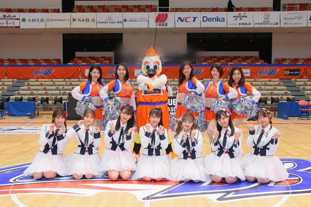 奈良未遥さんのインスタグラム写真 - (奈良未遥Instagram)「• • • •  #アルビBB  #albirexbb  #Bリーグ #バスケットLIVE #アルビレックスチアリーダーズ　#アルードくん  #NGT48  熱い試合 とっても感動しました！ 楽しかった🏀 アルビレックスチアリーダーズの皆さんとアルードくん」12月9日 22時15分 - mihapiyo._.48