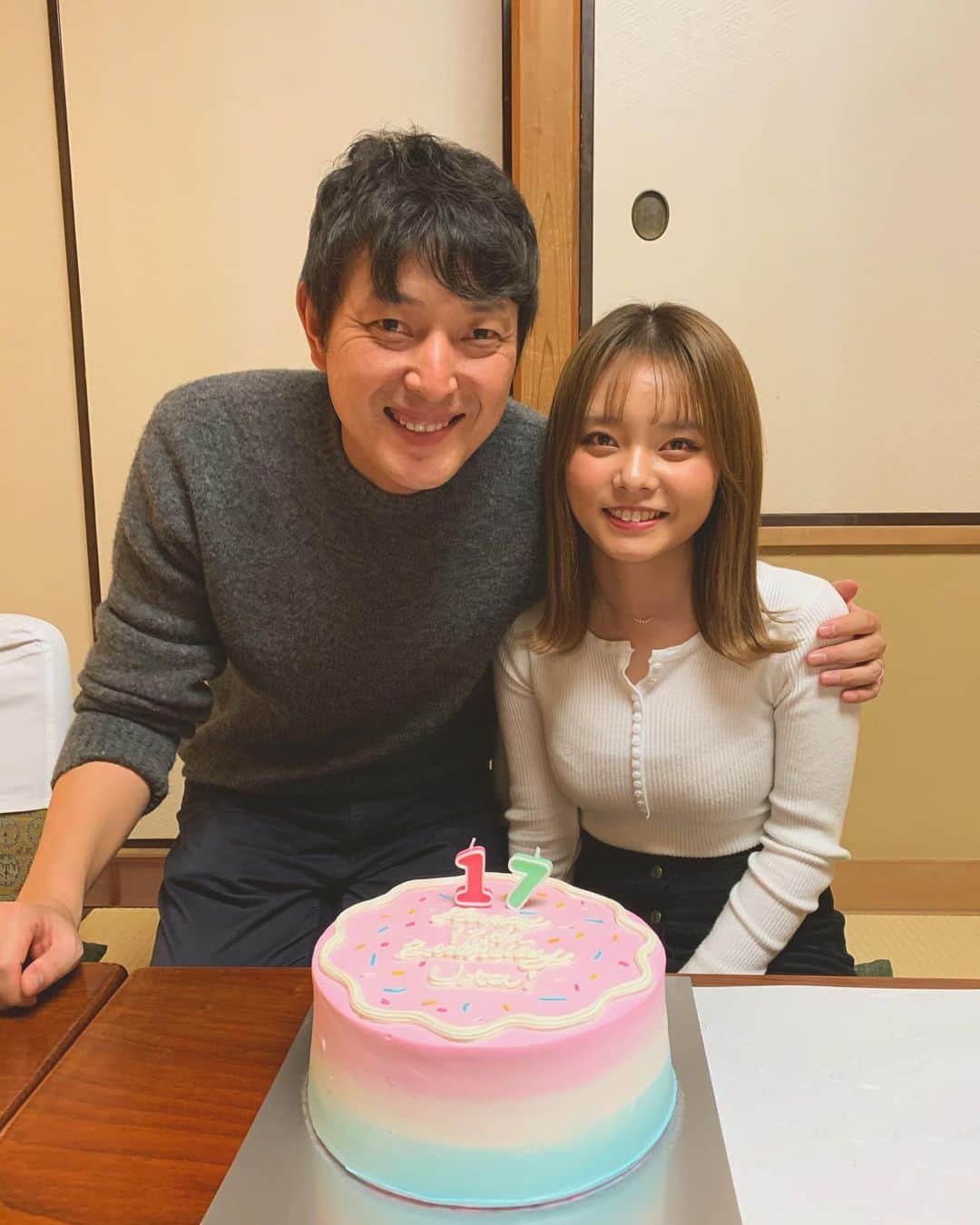 岩隈久志のインスタグラム：「長女が17歳になりました☺️﻿ 元気に17歳を迎えてくれて、思いやりのある穏やかで優しい子に育ってくれて、ありがとうという気持ちでいっぱいです。﻿ あっという間に大きくなりましたが、何歳になっても可愛くて仕方ありません。﻿ これからも健康で幸せな人生を歩んでほしいと思います✨﻿ 今日学校から帰宅した長女が「パパとママが初めてパパとママになった日おめでとう😊」とマカロンを買って来てくれて、感動でした！ 僕たちの元に生まれて来てくれた事に心から感謝して僕もまた頑張っていきたいと思います☺️ ﻿ Happy 17th birthday my princess!!﻿ I love you so much!!  ✳︎皆さんたくさんのお祝いのメッセージ本当にありがとうございました😊」