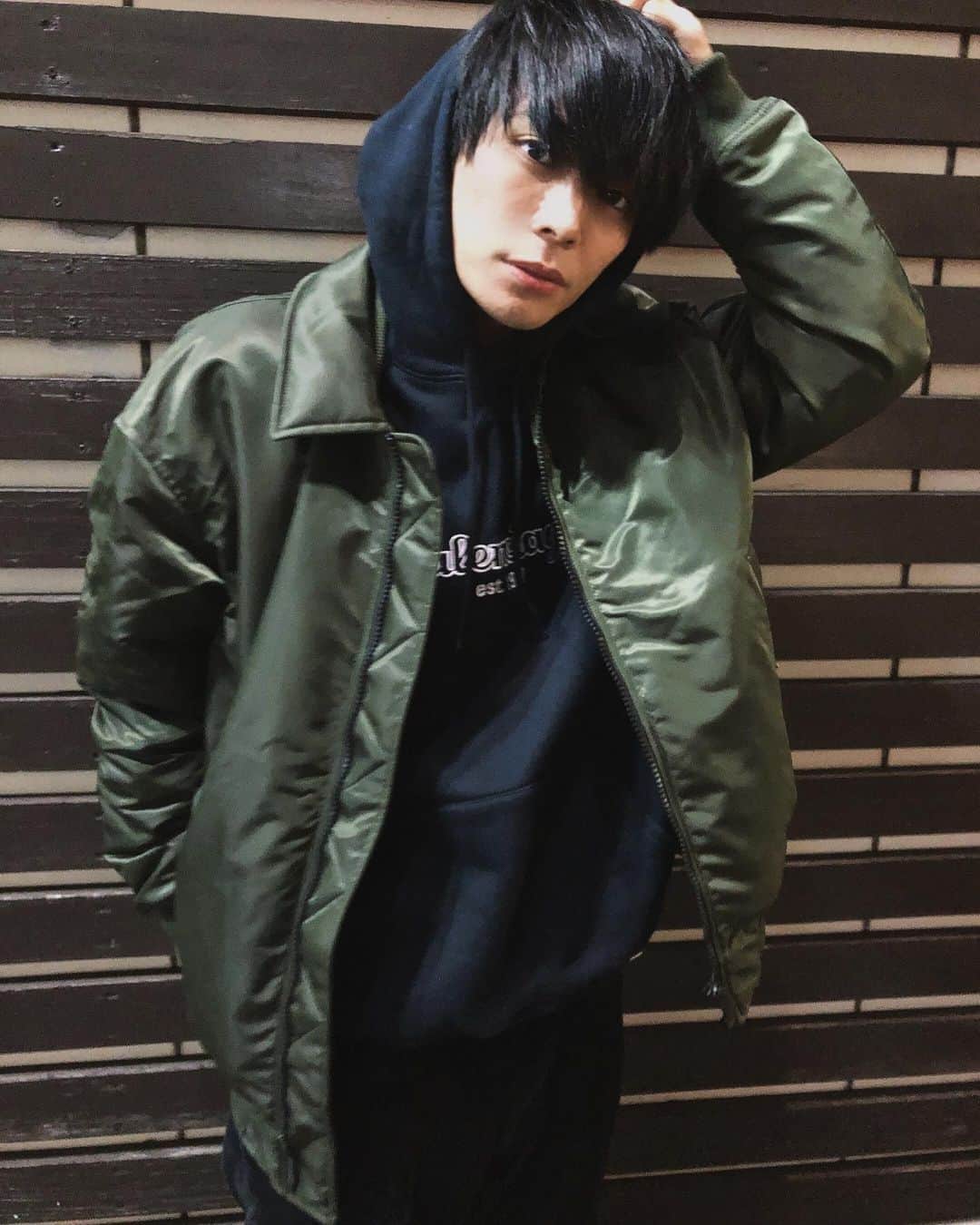 岡田隆之介のインスタグラム：「最近みんなはなんかいいことあった？ 僕はこれといってないけど、人生のモチベーションは高く毎日楽しく生きてる🙌 . . . . . .  #instagood #instalike #like4like #like #ootd #ootn #followme   #モデル #サロモ #サロンモデル #メンズファッション #ファッション #お洒落さんと繋がりたい #韓国好きな人と繋がりたい #ファインダー越しの私の世界 #フォロミー  #いいねした人で気になった人フォロー #黒髪 #マッシュ男子 #雰囲気好きな人いいね #雰囲気推してください  #いいね返し #アイドル #uniqloplusj #balenciaga #youtube #youtuber」