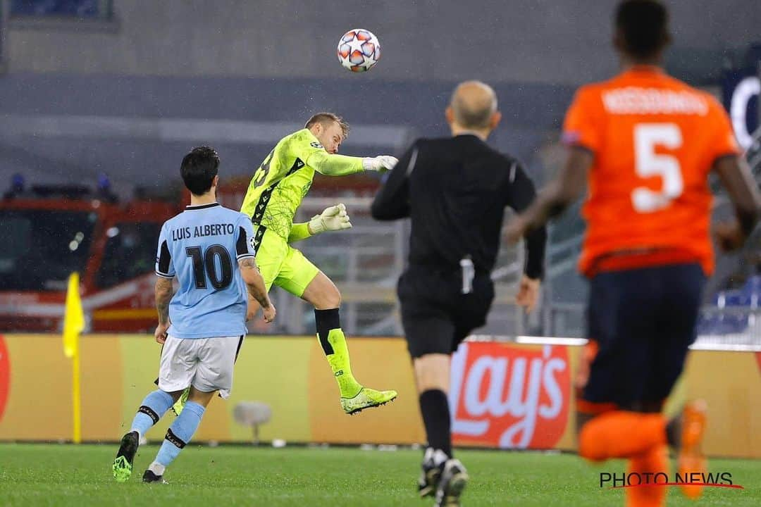 シモン・ミニョレさんのインスタグラム写真 - (シモン・ミニョレInstagram)「Big steps taken in this year's @championsleague campaign. We believed and fought until the end. Hungry for more! 💙🖤💪🏻 #BluvnGoan #NoSweatNoGlory #WeAreBruges #YNWA」12月9日 22時20分 - 22mignolet22