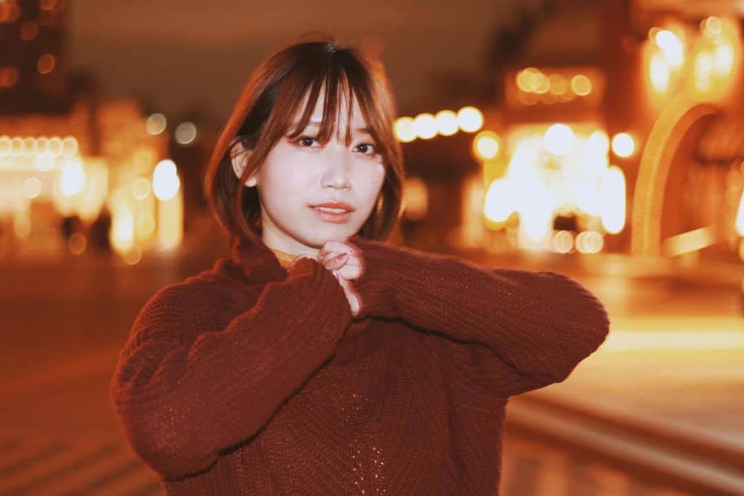 辻詩音のインスタグラム：「もう寒さと戦いたくない、負けるだけだから！今年は冬に優しくしてほしい☃️ みんな1月10日空けておいてほしいかもしれない〜〜🎤  #辻詩音 #christmas #tsujishion #music #singersongwriter」