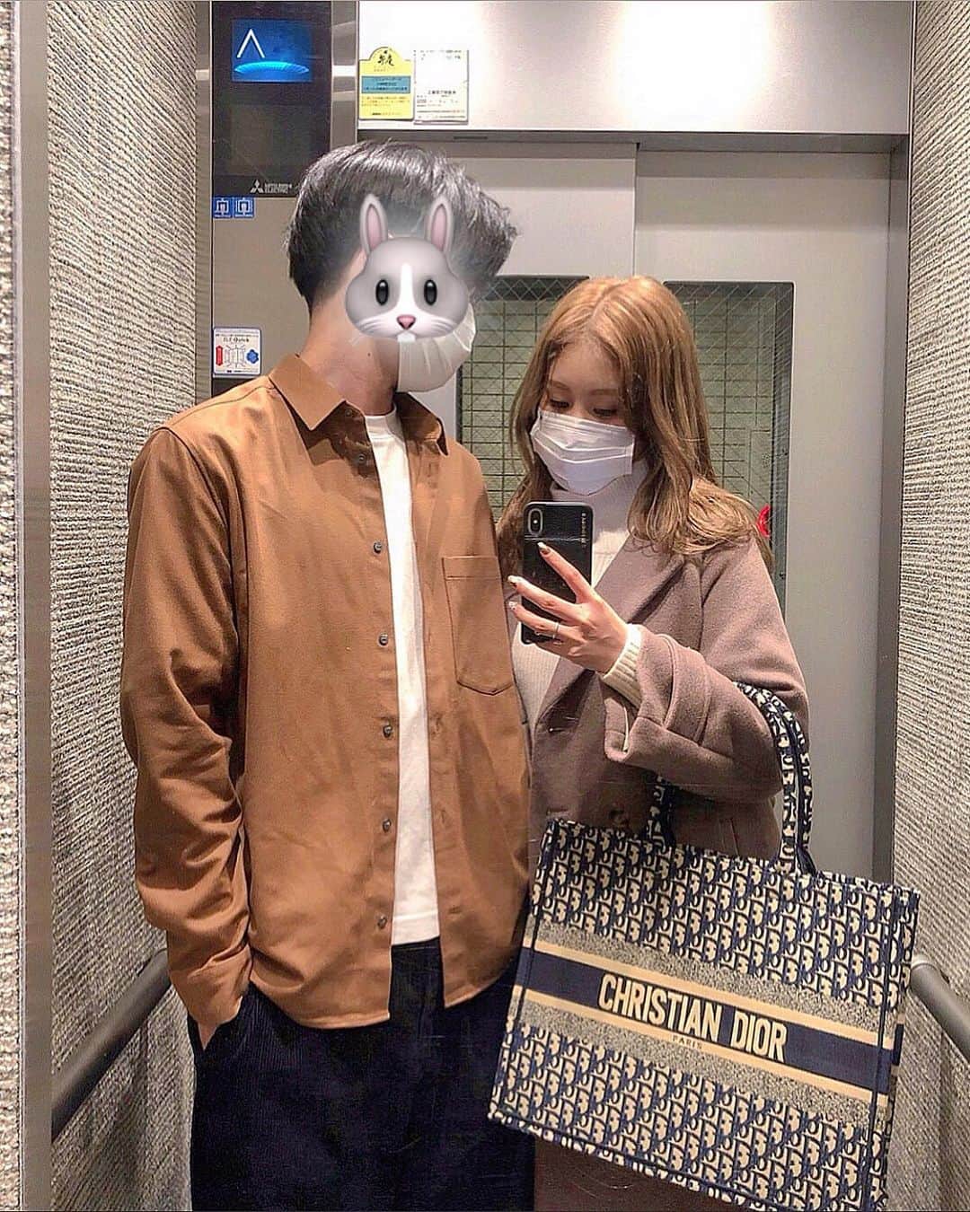 のインスタグラム：「市川海老蔵さん・渡辺直美さんの CMでも話題のウイルス･飛沫防御フィルター入り 「ハイドロ銀チタン®マスク」🤍  医師の発想で生まれたハイドロ銀チタン®は、 タンパク質を分解して水や 二酸化炭素・窒素等に変えるDR .C医薬独自の クリーン技術なんだって！ 毎日の「花粉対策」「衛生対策」「風邪対策」を 目的に使用できるよ📝  私たちがつけてるのは、 「ハイドロ銀チタン®不織布マスク+4」 旦那さんは普通サイズ、 わたしは小さめサイズをつけてます😷 耳にあたる紐の部分も太くて柔らかいので、 長時間つけていても、辛くならないよ！  タオル美術館の公式Instagram アカウント(@towelmuseum )にて、 100名に「ハイドロ銀チタン®マスク」のセットが当たる キャンペーンを実施中しているそうです✅  . .  #PR #タオル美術館 #ハイドロ銀チタン #DRC医薬 #マスク #タオル #抗菌防臭 #花粉対策　 #新型コロナウイルス対策 #飛沫対策 #市川海老蔵 #渡辺直美 #プレキャン」