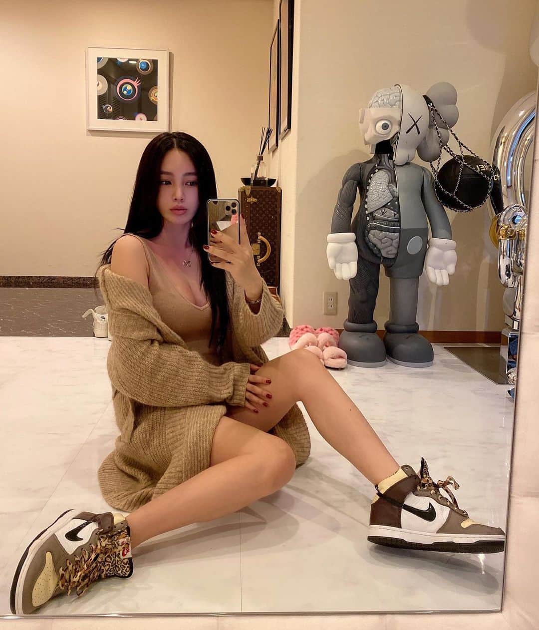 megbabyのインスタグラム：「毎日スニーカー👟🦦🤎」
