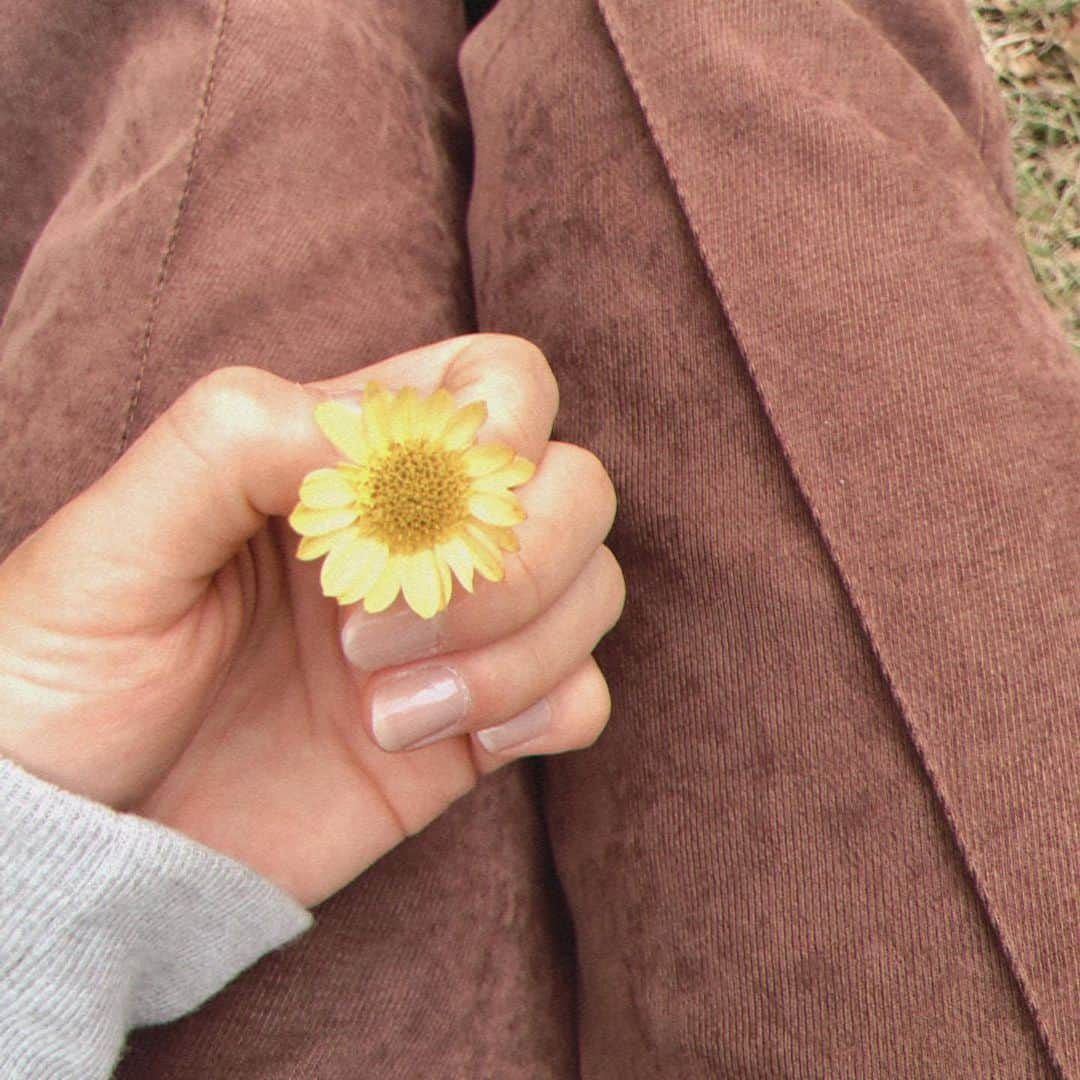 Luna.（ルナ）さんのインスタグラム写真 - (Luna.（ルナ）Instagram)「親戚の子(8)がくれたお花🌼  明日｢SILENT SIRENの10歳祭ラジオ｣ ゲスト出演とっても楽しみだー！みんなぜひ、ぜひ。  #SILENTSIREN さん #サイサイラジオ #fmfuji」12月9日 22時44分 - luna.singuitar