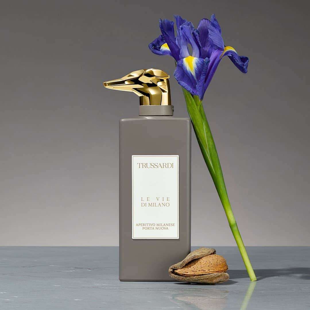 トラサルディさんのインスタグラム写真 - (トラサルディInstagram)「Savor the delicate touch of a flower #Trussardi #fragrance #perfume #senses #leviedimilano」12月9日 23時00分 - trussardi