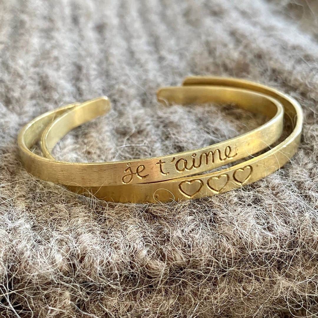 オーレリービダマンのインスタグラム：「Send love with our personalized jewelry 💛 #jonc #aureliebidermann」