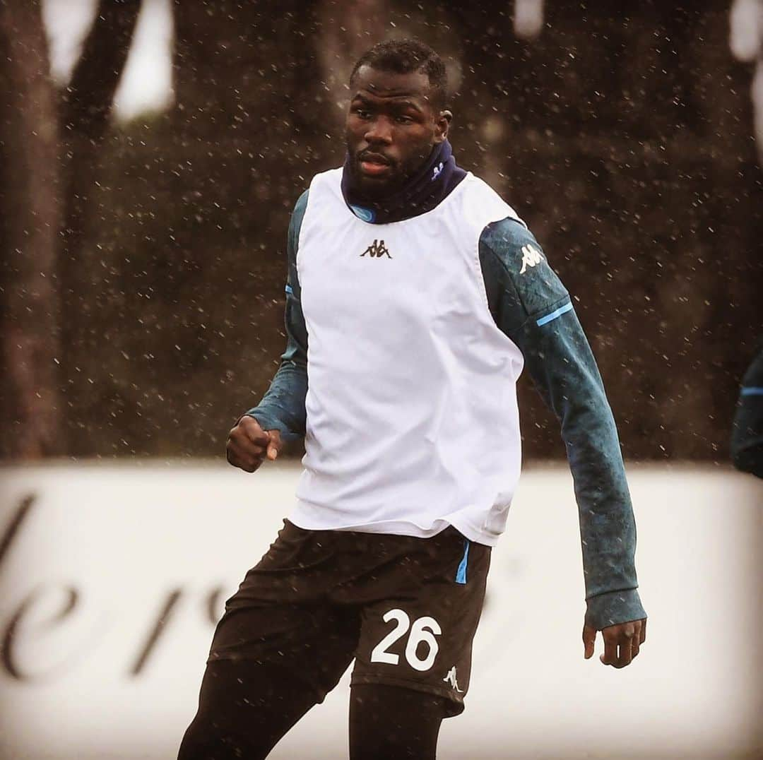 カリドゥ・クリバリさんのインスタグラム写真 - (カリドゥ・クリバリInstagram)「💪🏿 #KK  ⚽️ #NapoliRealSociedad #UEL  💙 #ForzaNapoliSempre 💪🏿 #NoToRacism」12月9日 23時13分 - kkoulibaly26