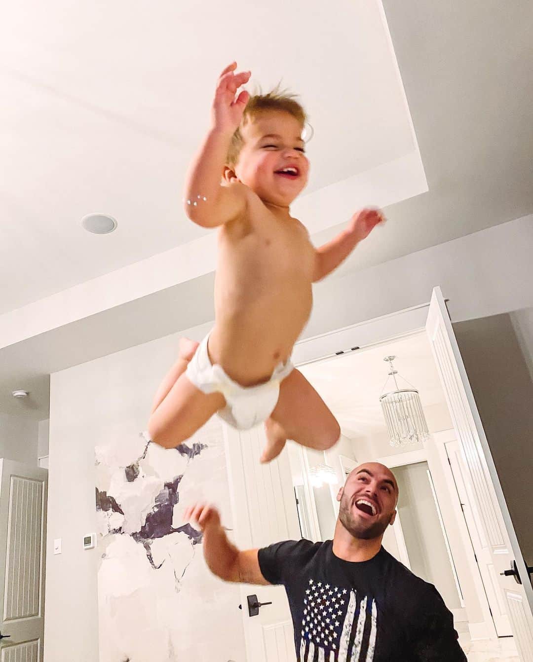 ジャナ・クレイマーのインスタグラム：「This dude is giving me an ulcer daily. The amount of times I say “Jace get on your butt, Jace don’t jump off that” is probably 500 times a day (for fear of him getting hurt not because I’m not a cool mom 😂). Trying to find the healthy balance but still don’t want him to hurt himself. Boy moms out there help me! I’m new to this!!! My princess in slide two wasn’t like this 😂.」