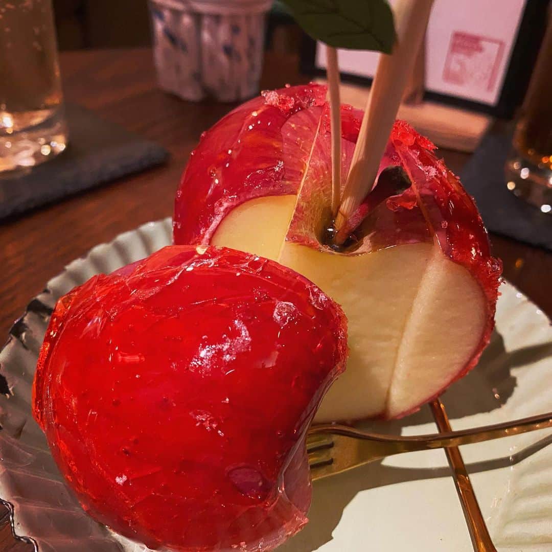 きづきさんのインスタグラム写真 - (きづきInstagram)「りんご飴。うまい。 インスタっぽい。いい。」12月9日 23時19分 - kizuki_h