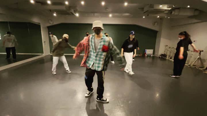 akihicのインスタグラム：「きょっすん ・・・ 懐大好曲🔥 キテクレタミンナアリガッＴ🕺🏻✨ ・・・ @danceworks_jpn  #music  #dance  #lesson  #bustarhymes」