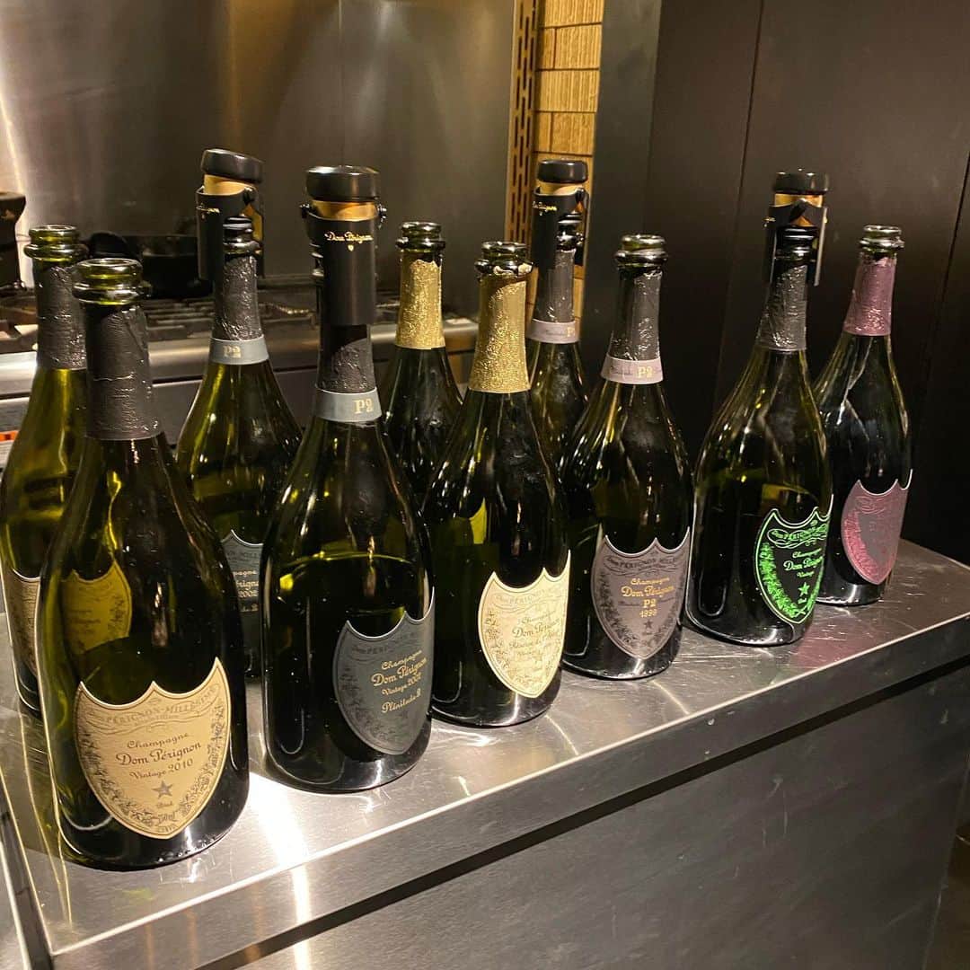 パンツェッタ・ジローラモのインスタグラム：「The best #it's not just drinking but how to drink and what to drink#drink #nohangover  #fly #withlove #bubbles #donperignon #donperignonchampagne」