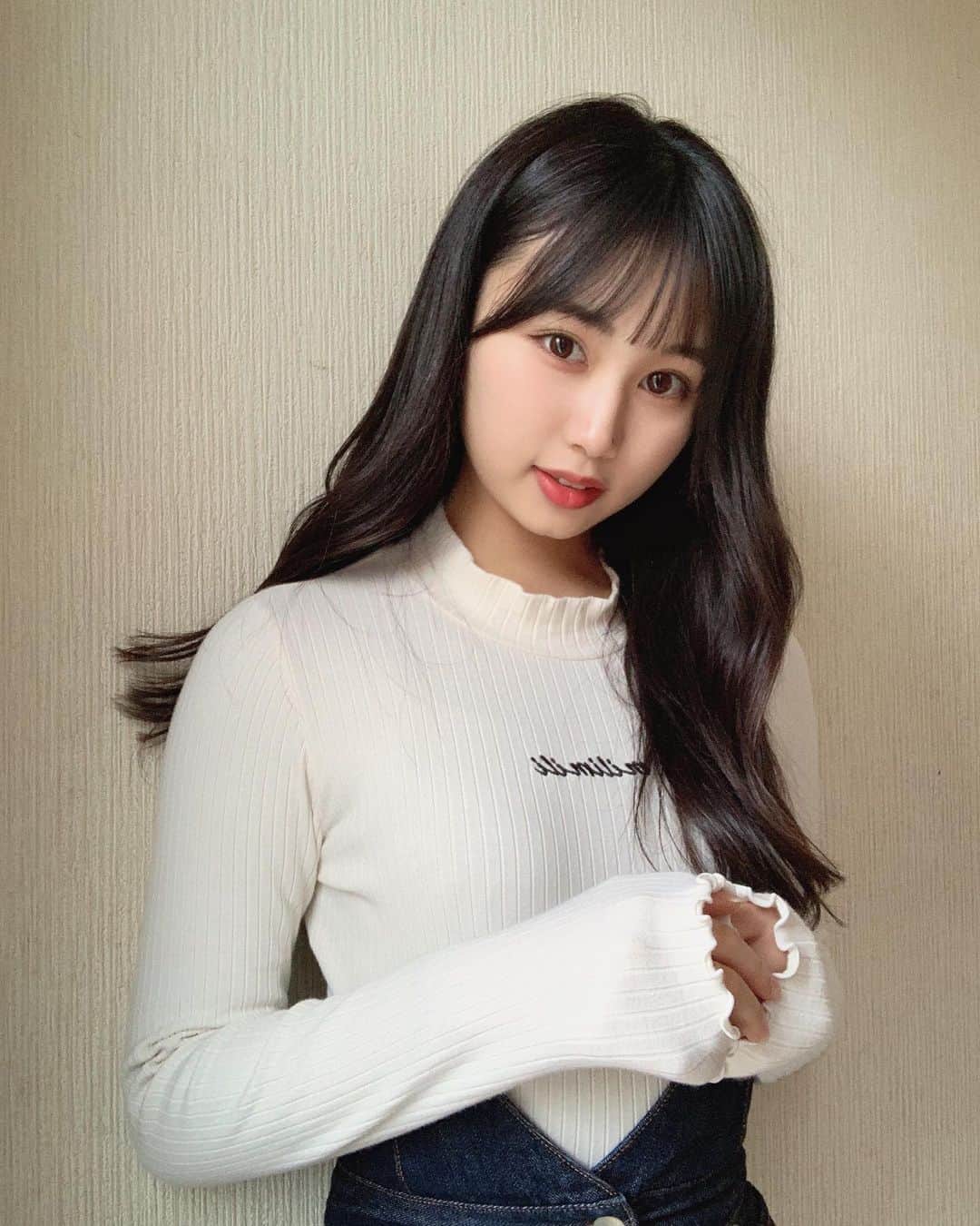 宮丸くるみのインスタグラム：「Good night…😴💭👋゛  ・ ・ ・  #リリバリ #lilyofthevalley #アイドル衣装 #アイドル #idol #jk #17歳 #高校生 #黒髪 #巻き髪 #ぱっつん前髪 #ロングヘア #179wg」