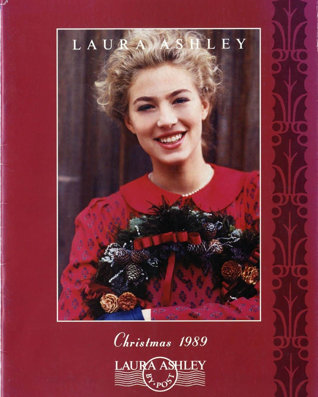 ローラアシュレイのインスタグラム：「We’re delving into the Laura Ashley archive and taking a look back to 1989 with this beautiful Christmas catalogue cover.⁣ ⁣ The seasonal red tones and beautiful wreath are certainly giving us that festive feeling.⁣ ⁣ Do you have any Laura Ashley Christmas items in your home?⁣ ⁣ #LauraAshleyHeritage #BringingChristmasHome」