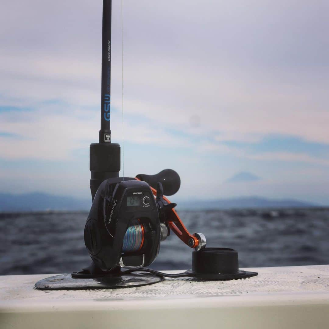 ジャッカルさんのインスタグラム写真 - (ジャッカルInstagram)「GSW with Mt.Fuji.  汎用性の広さで人気のオフショアゲームロッド"GSW"。  鯛ラバ、スーパーライトジギング、キャスティングにイカメタル。あなたがやってみたいオフショアゲームにマッチする、最初の一本がここにあります。  #jackall #gsw #fishing #rod #jigging #slj #ジャッカル #釣り #フィッシング #鯛ラバ #スーパーライトジギング #キャスティング」12月9日 23時33分 - jackall_jp