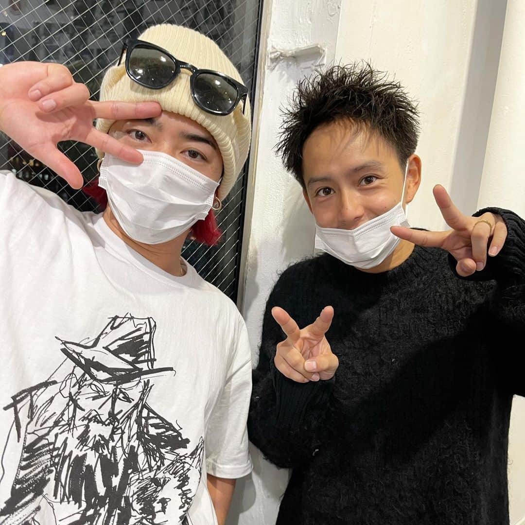 米重晃希のインスタグラム：「ㅤㅤㅤㅤㅤㅤㅤㅤㅤㅤㅤㅤㅤ 【切り納め✂️】 今年も1年間 @takagi_ocean  お世話になりました🙇🏿‍♂️  #oceantokyo #cut #髪カリスマ2020」