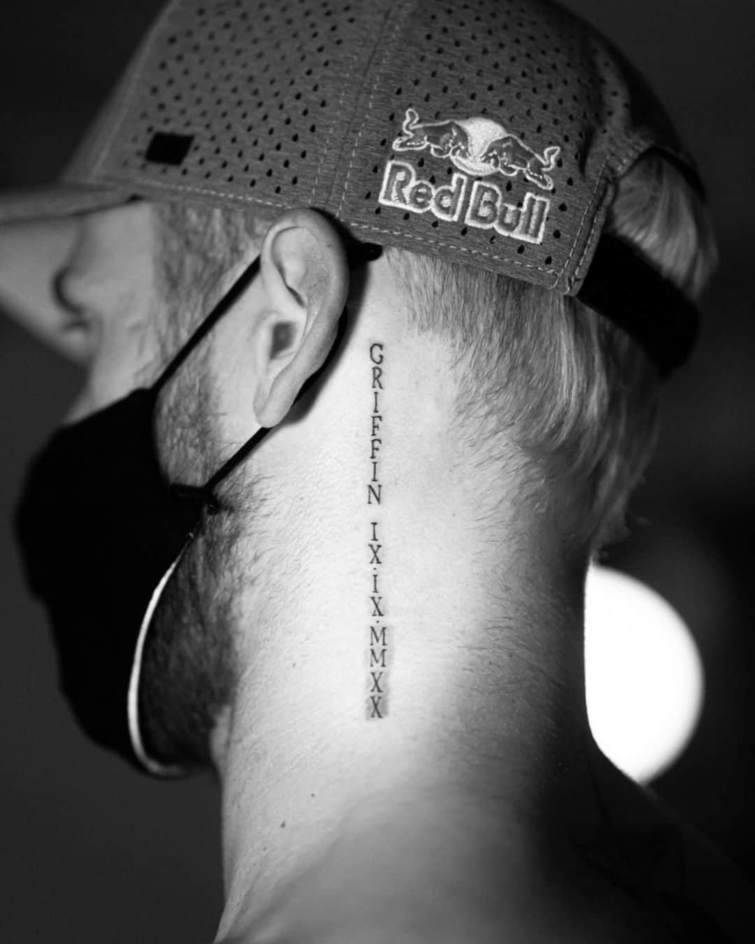 ケン・ロックゼンのインスタグラム：「I am beyond stoked on how this turned out! It means the world to me! I had a blast hanging out last night my bru @bradreis_tattoo 🤙🏽」