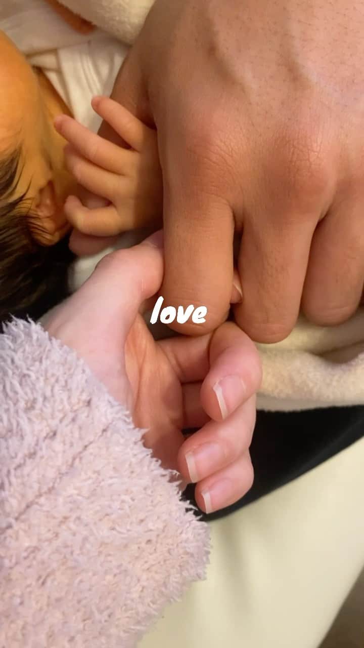 平木愛美のインスタグラム：「愛。  babyの産声と。  退院日、帰宅したらパパからのサプライズが…！」