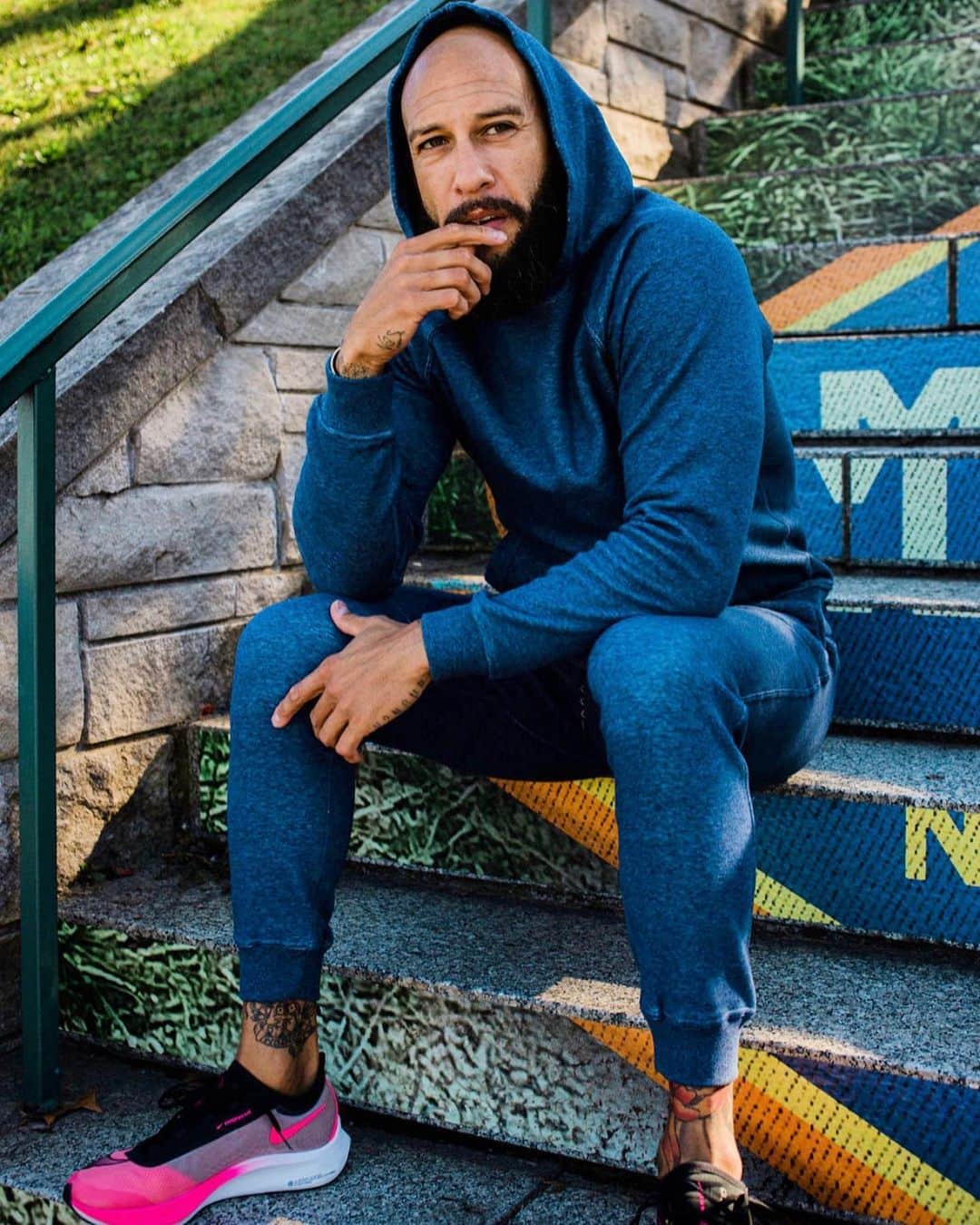 ティム・ハワードのインスタグラム：「CONFIDENCE IS SILENT」