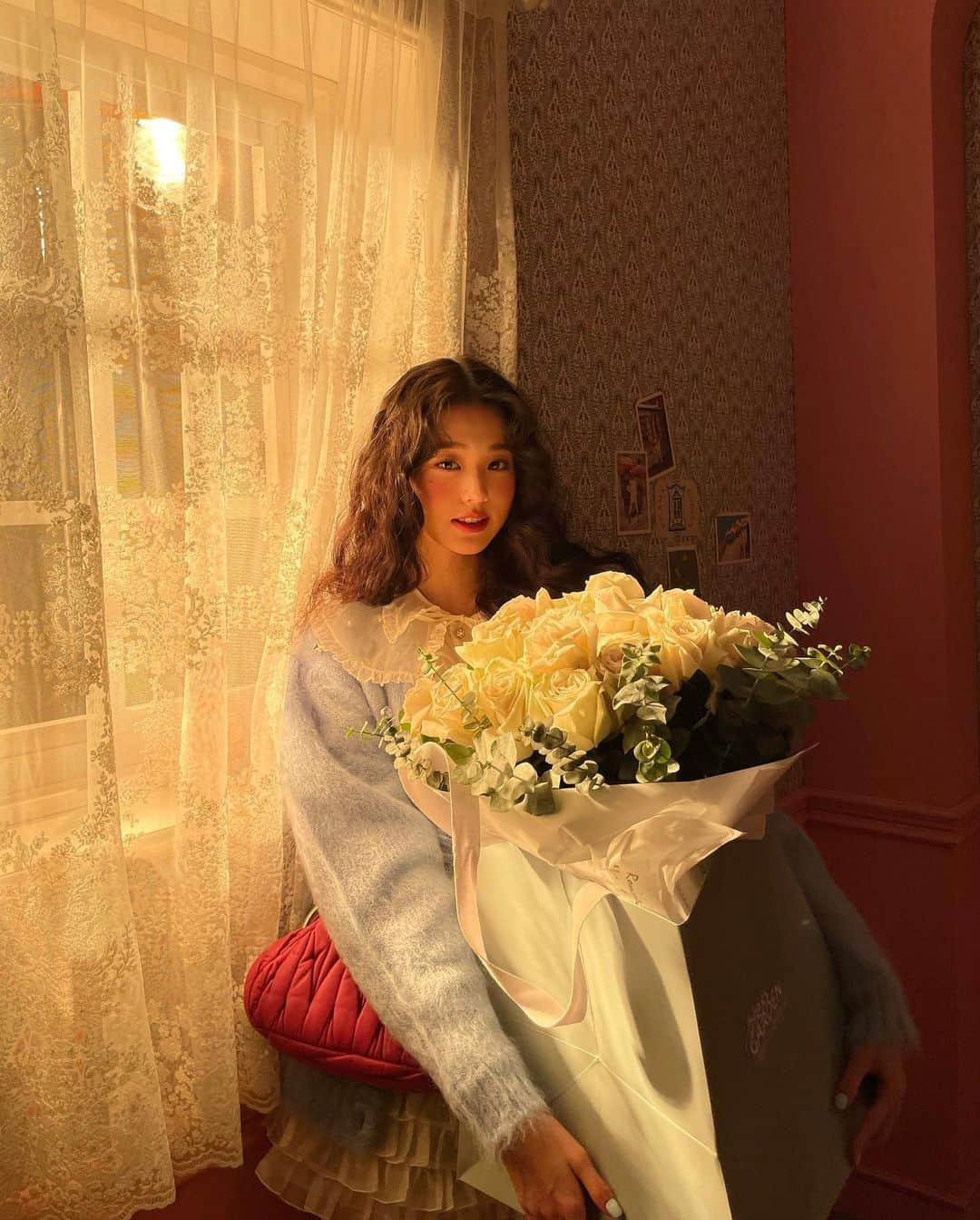 IZ*ONEさんのインスタグラム写真 - (IZ*ONEInstagram)「💐🌼  #원영 #ウォニョン #IZONE #아이즈원 #アイズワン」12月10日 0時00分 - official_izone