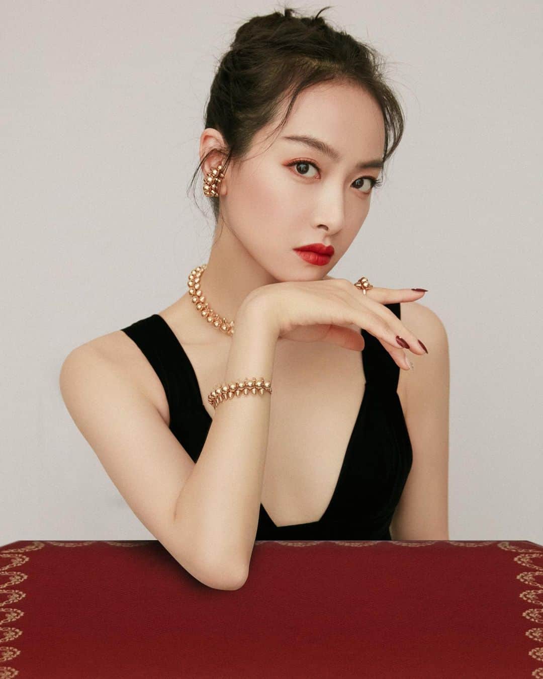 ビクトリアのインスタグラム：「❤️ @cartier #christmas」