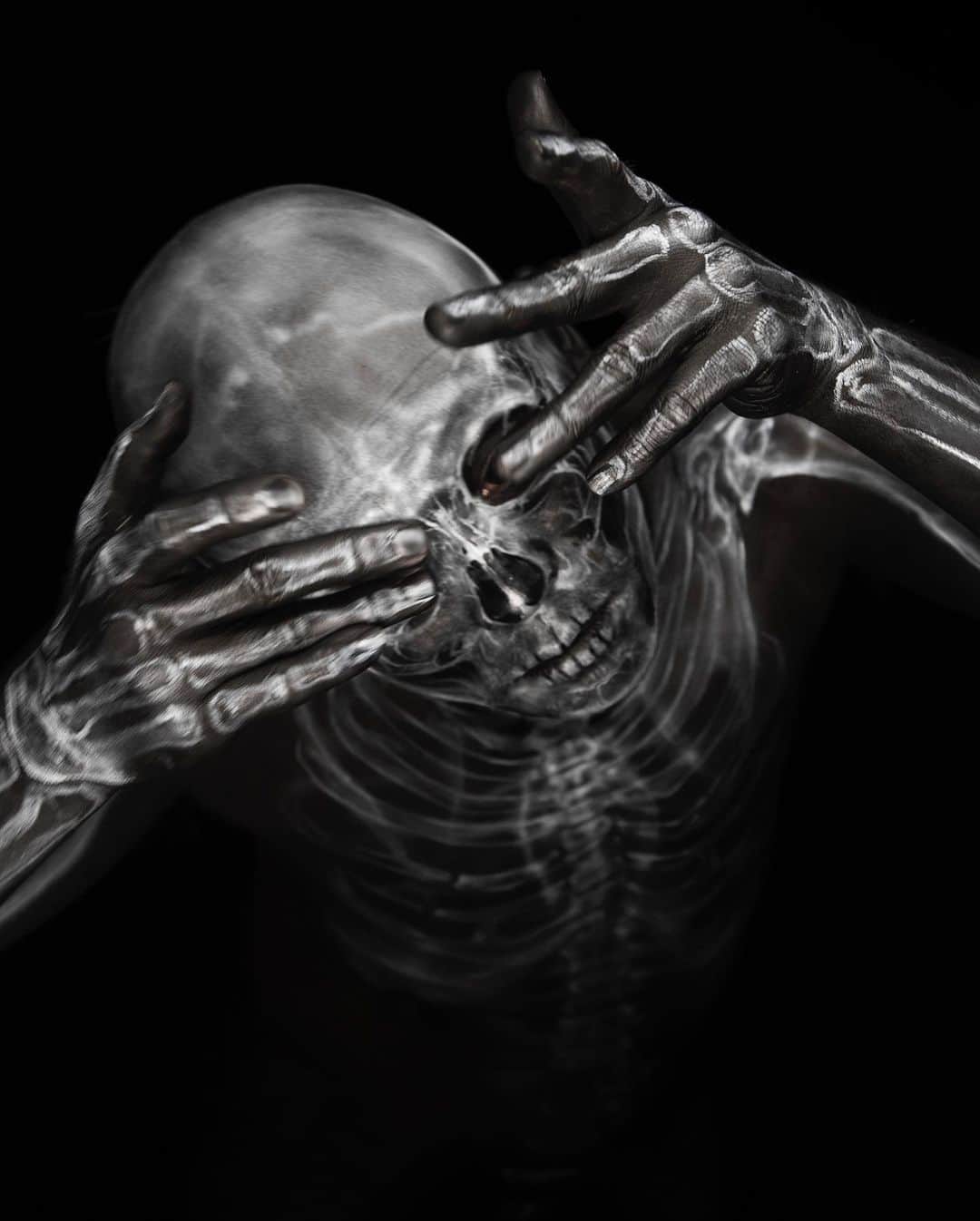 Amazing JIROさんのインスタグラム写真 - (Amazing JIROInstagram)「"輪廻転生" Special work by an amazing team! I painted the X-ray skeleton on the dancer's body!  Special Makeup : @amazing_jiro Dancer : @kelo_the_silverfang Lighting : @juku19 Styling @subterranean_garden Photo : @arisak_official   #amazing_jiro #facepaint #bodypaint #makeup #specialeffectsmakeup #sfx #sfxmakeup #sfxmakeupartist #skeleton #xray #dance #dancer #art #darkartwork #spooky #フェイスペイント #ボディペイント #メイク #特殊メイク #レントゲン #ダンス #ダンサー #アート #自由廊 #amazingschooljur @amazing.school.jur」12月10日 0時10分 - amazing_jiro