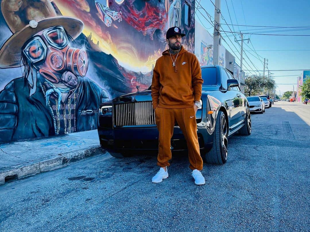 NICKY JAMさんのインスタグラム写真 - (NICKY JAMInstagram)「Hoy estoy pa fotos 🤣」12月10日 0時06分 - nickyjam