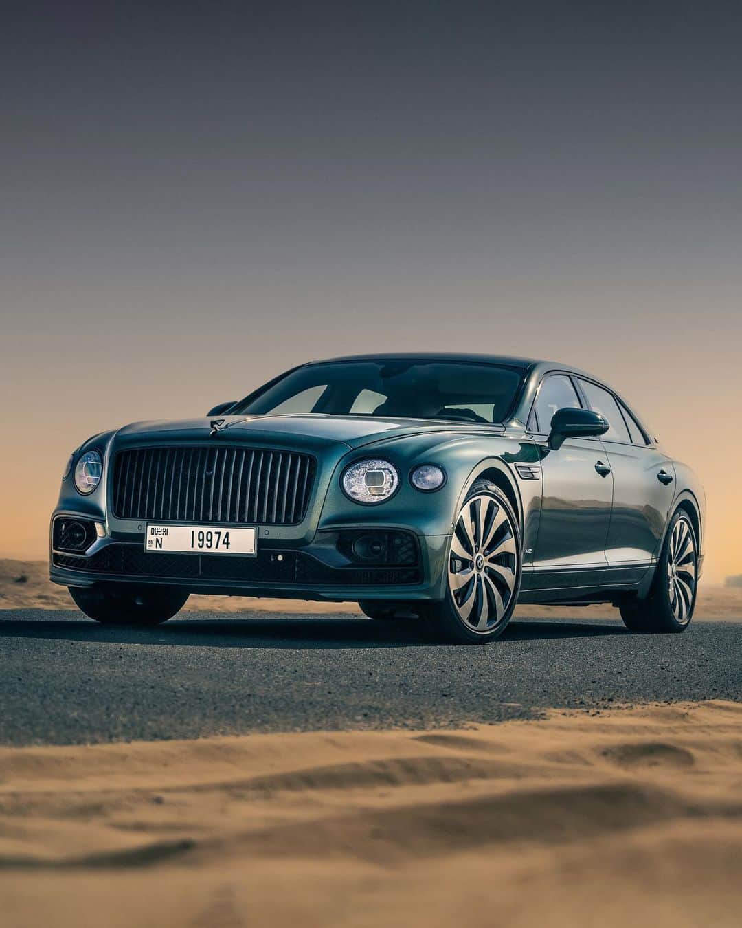 のインスタグラム：「It was never about getting from A to B. The #NewFlyingSpur. #WorldOfBentley _ #Bentley Flying Spur WLTP drive cycle: combined fuel consumption: 19.1 mpg (14.8 l/100 km), combined CO₂: 337 g/km」
