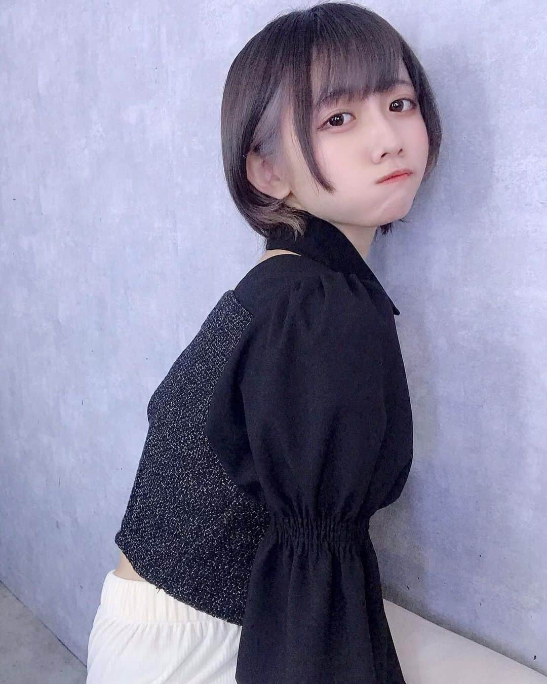 南茉莉花のインスタグラム：「なんか今日かっこよい？  #インナーカラー  #インナーカラーボブ  #ショートカット  #tbt  #photo」