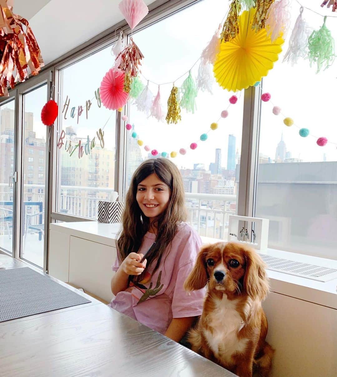 Ilana Wilesさんのインスタグラム写真 - (Ilana WilesInstagram)「Happy 11th Birthday, MAZZY!!!!! You are a beautiful person inside and out. Every day, you amaze me with your strength, kindness, and sense of humor. It is the greatest honor of my life to watch you grow and continue to get to know the person you are becoming. I am very proud to be your mom. Even if having an 11 year-old makes me feel VERY OLD. ❤️😜」12月10日 0時32分 - mommyshorts