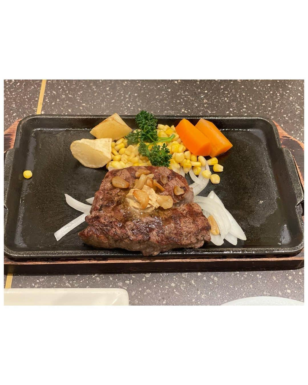 M'sブライダルさんのインスタグラム写真 - (M'sブライダルInstagram)「炭焼ステーキ くに🥩🥂💕 #くに #ステーキ #美味しいステーキ #赤坂 #東京グルメ #ディナー #ランチ #出会い#婚活#お見合い#結婚相談所#エムズブライダルジャパン🌺」12月10日 0時45分 - msbridal_pr