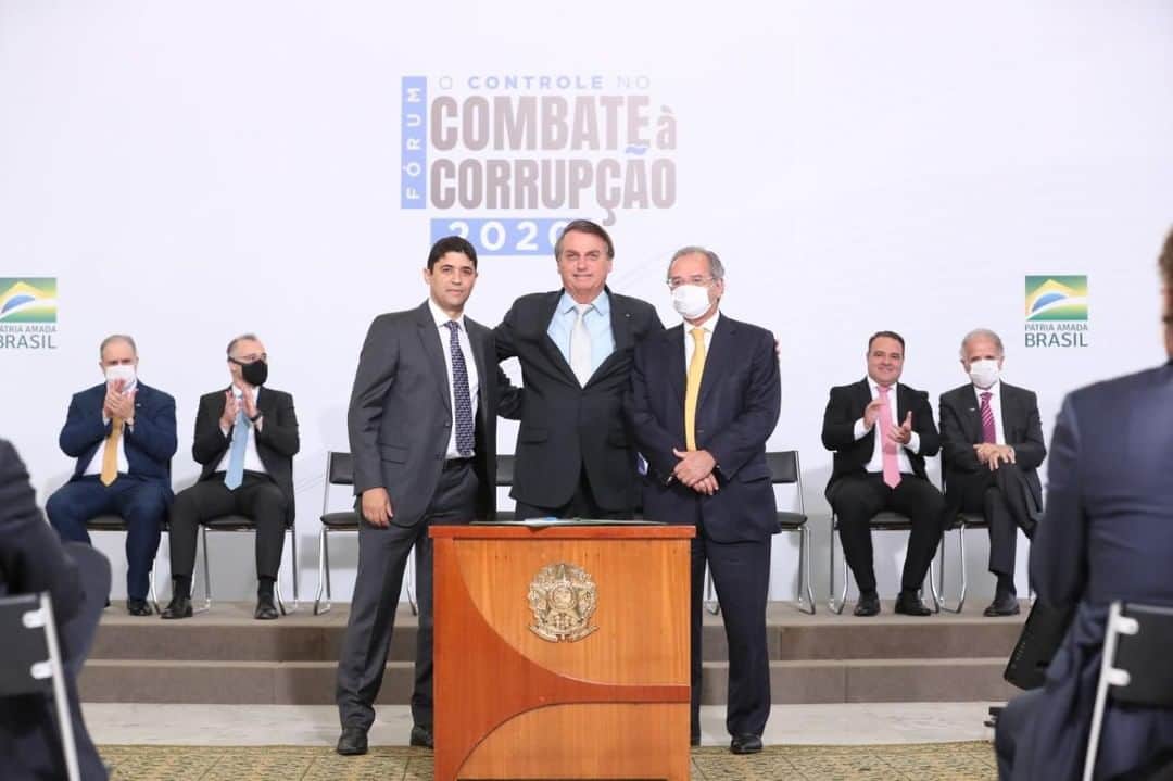 ジルマ・ルセフのインスタグラム：「O Presidente Jair Bolsonaro participou, na manhã desta quarta-feira (9), da abertura do Fórum: O Controle no Combate à Corrupção 2020.  Fotos: Marcos Corrêa/PR」