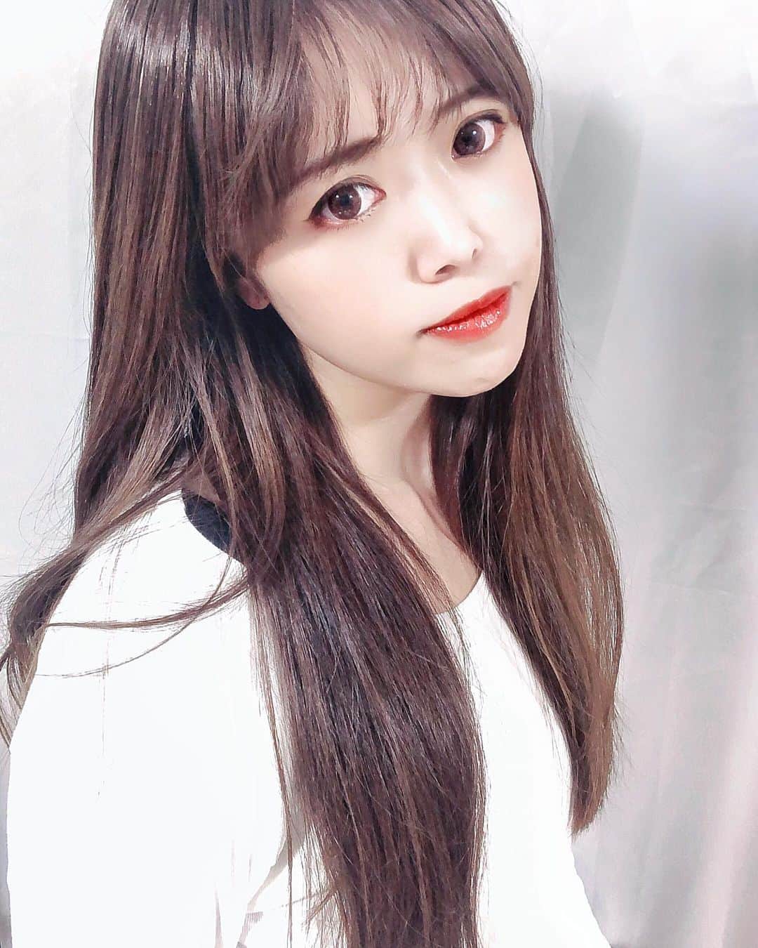 のインスタグラム：「Attached is the photo of me taken recently👩‍🎨 Is everyone doing well? I hope you are doing well during this difficult time. Things are tough but I’m hanging in there!  hairstyle by @u_realm_keisuke   #baroque #poland #makemoments #igrecommend #igersjp #ig_photooftheday #peace #instagoodmyphoto  #浴衣 #lifeofadventure #liveauthentic #colorful #japanese #bodleianlibrary #photooftheday #picoftheday #red #instadaily #igers #all_shots #unesco #instacool #eu #paintedhall #artist #hairstyle #haircolor」