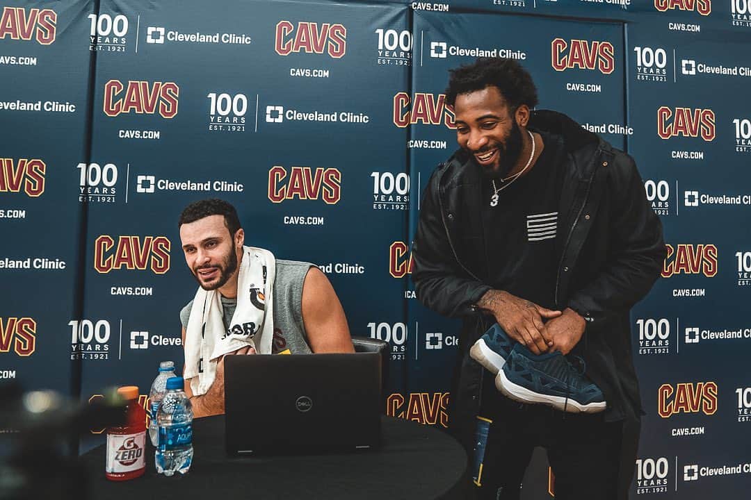 アンドレ・ドラモンドのインスタグラム：「CAPTION THIS 👇🏾😅😅 media day is always lit」