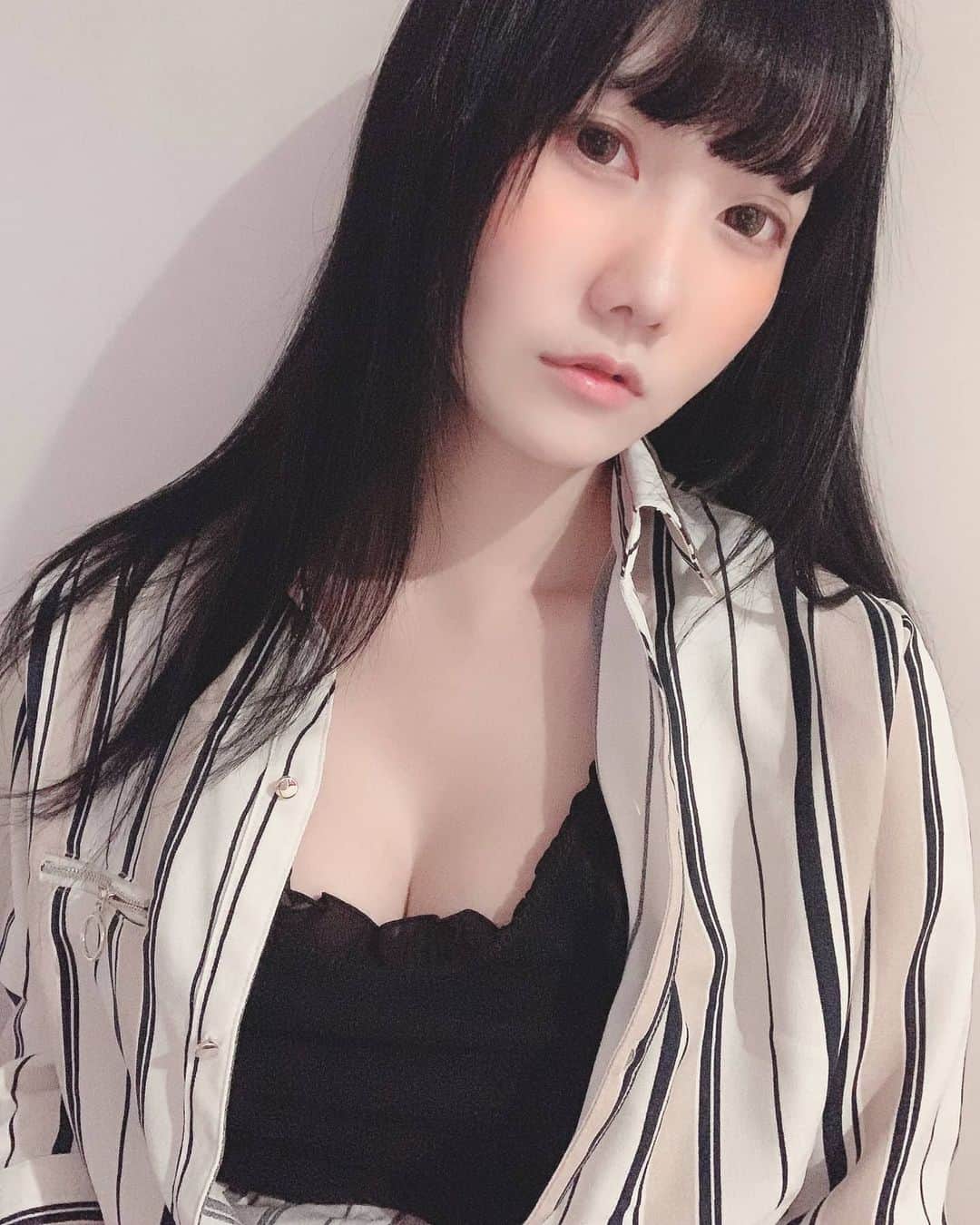 アジアンモデルのインスタグラム：「Just swipe 🙈 💕 Asian girls: @asianmodel.place」