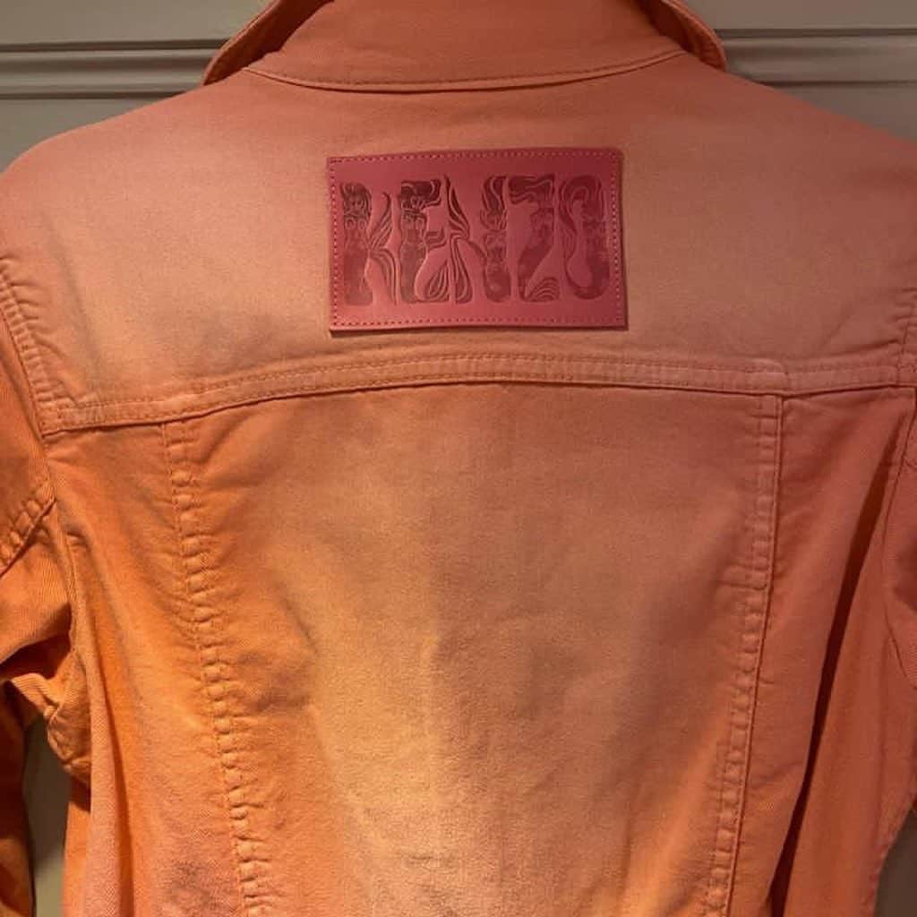 ファーン・コットンのインスタグラム：「Here are the items I've donated for @mindcharity's Christmas auction, I chose things from my wardrobe I totally adore and have had a lot of fun in. I hope you do too! These will help raise money for better mental health. Head to mind.org.uk/FearnesAuction and place your bids before it closes tomorrow morning (10am GMT)」