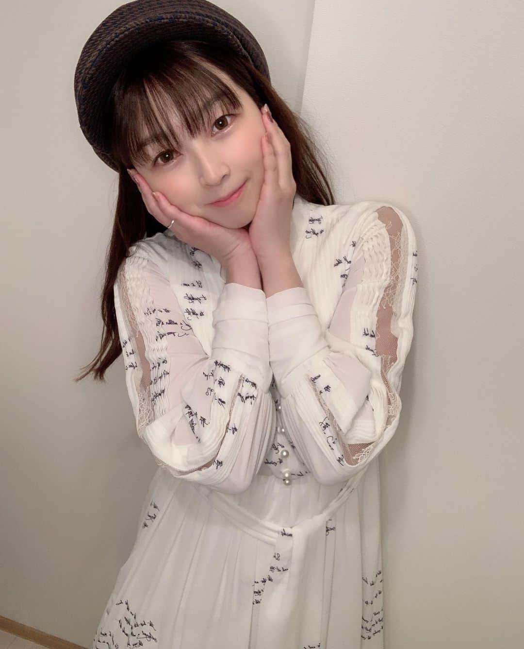 Mitoのインスタグラム：「. . この間 #herliptoで買った お洋服早速着た🥺❤︎❤︎❤︎ この白のワンピース一目惚れして、 絶対行ったら買おうと思ってて！🥺 . かわいすぎる… ロングワンピにはまったのは 絶対みりさんの影響😂❤︎ . 昔は膝丈のワンピース派だったけど ロングの方が上品だって気付かされた！😳✨✨✨ 私も品のある女性になりたい😖❤︎ . . . #herlipto #ca4la  #ロングワンピース  #一日一投稿あくまで目標です  #白のワンピースは最強」